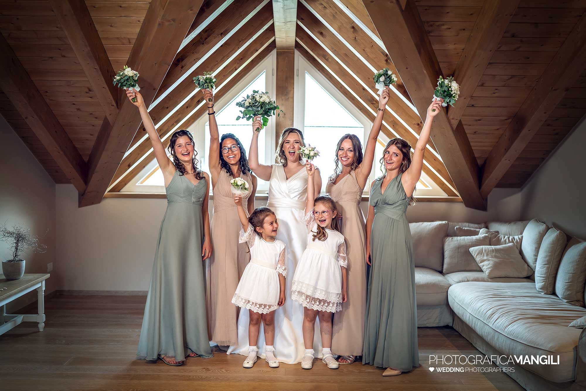 005 fotografo matrimonio reportage wedding sposa abito damigelle bouquet preparativi lecco 005 fotografo matrimonio reportage wedding sposa abito damigelle bouquet preparativi lecco