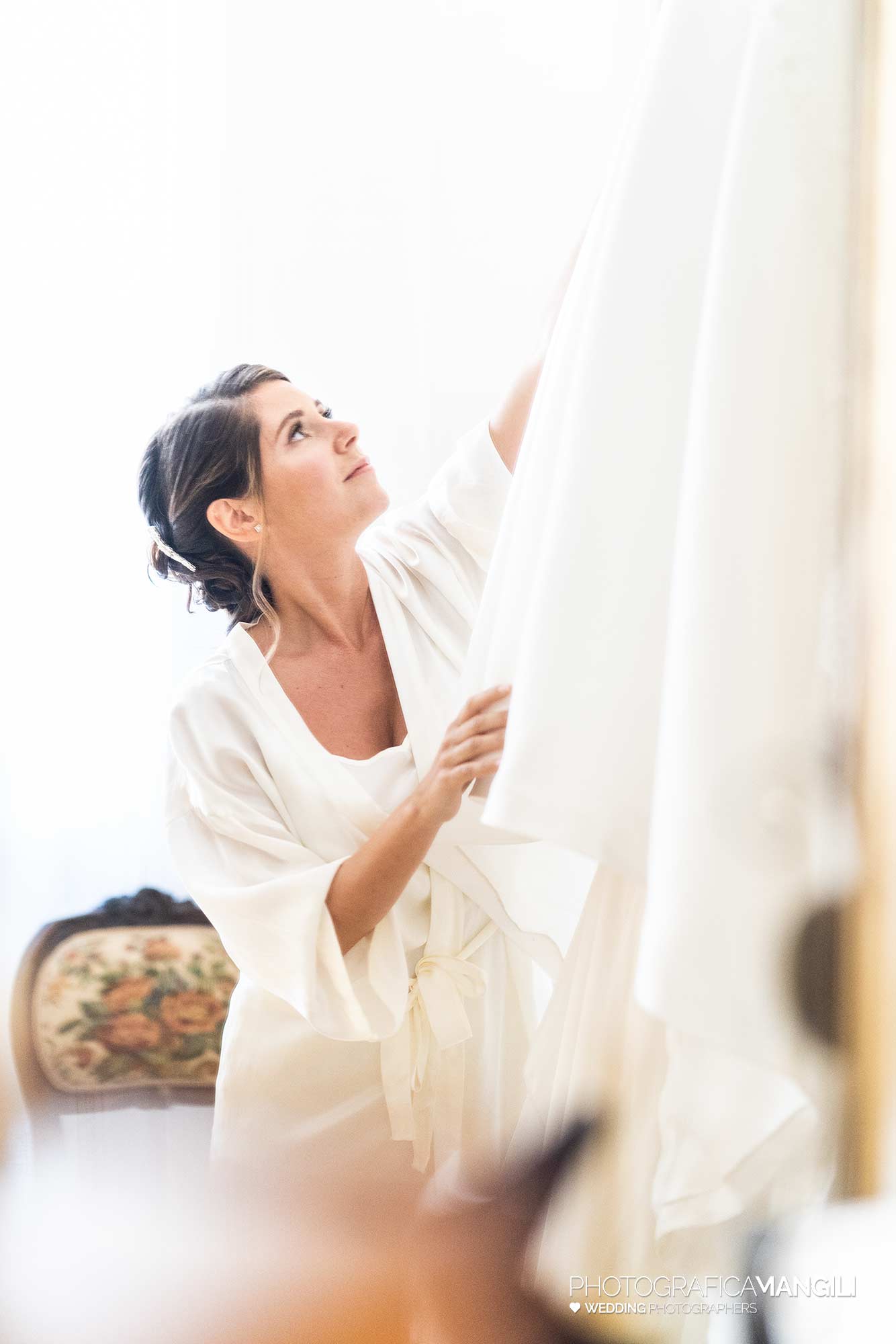 006 fotografo matrimonio reportage wedding preparazione vestizione preparativi trucco sposa macherio monza brianza 006 fotografo matrimonio reportage wedding preparazione vestizione preparativi trucco sposa macherio monza brianza