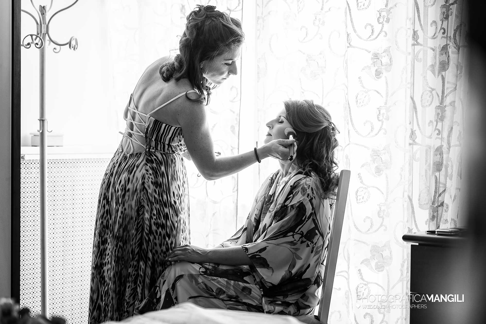 007 fotografo matrimonio reportage wedding preparazione sposa trucco milano 007 fotografo matrimonio reportage wedding preparazione sposa trucco milano