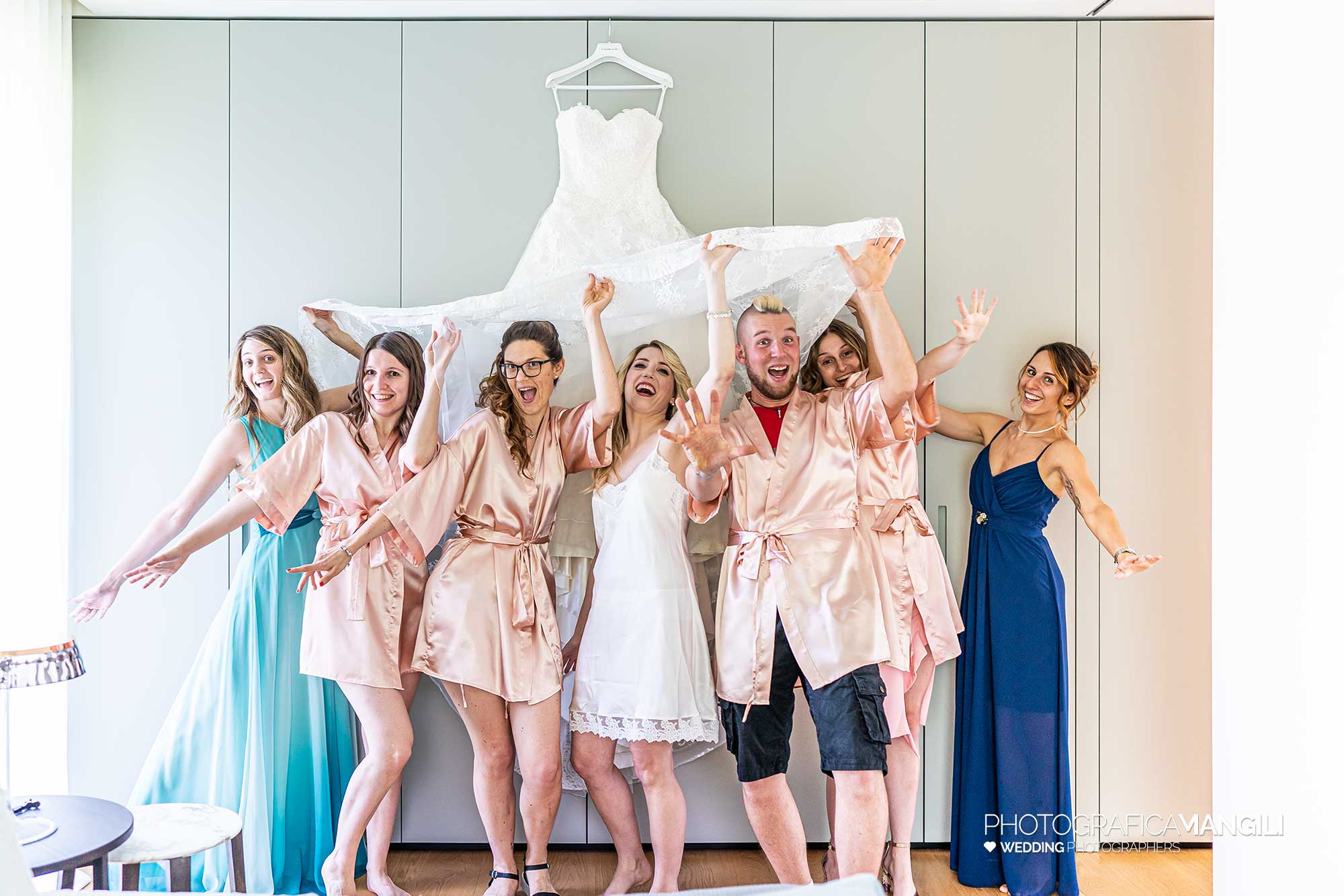 007 reportage wedding fotografo matrimonio sposa preparativi vestizione damigelle villa caroli zanchi stezzano bergamo 007 reportage wedding fotografo matrimonio sposa preparativi vestizione damigelle villa caroli zanchi stezzano bergamo