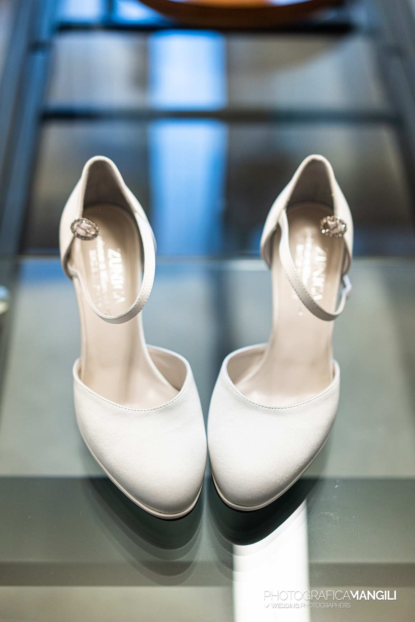 008 fotografo matrimonio reportage wedding preparazione sposa scarpe merate brianza 008 fotografo matrimonio reportage wedding preparazione sposa scarpe merate brianza