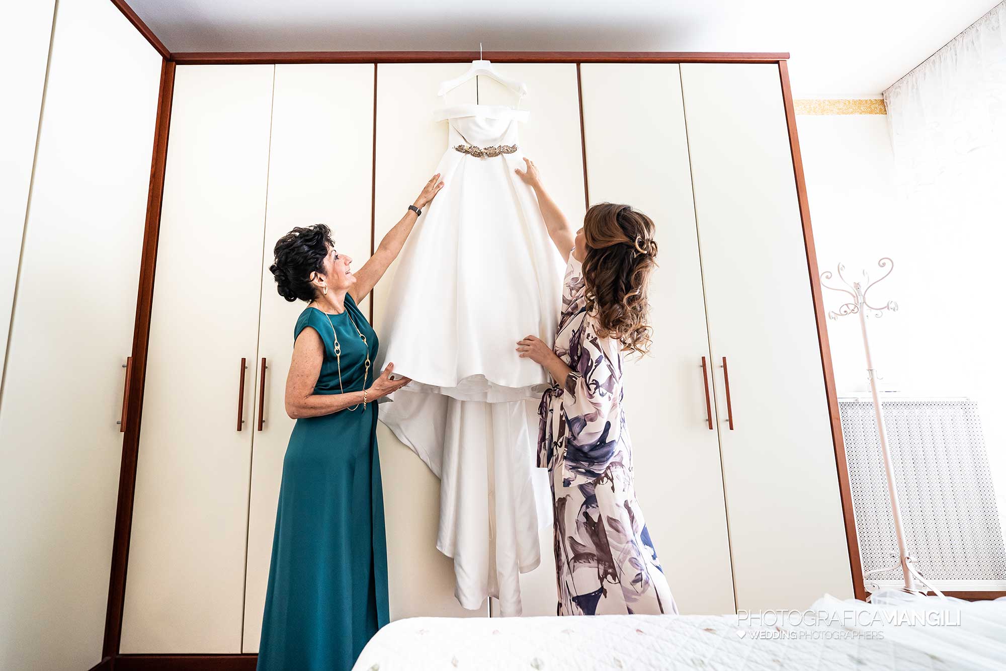 008 fotografo matrimonio reportage wedding preparazione sposa vestizione milano 008 fotografo matrimonio reportage wedding preparazione sposa vestizione milano