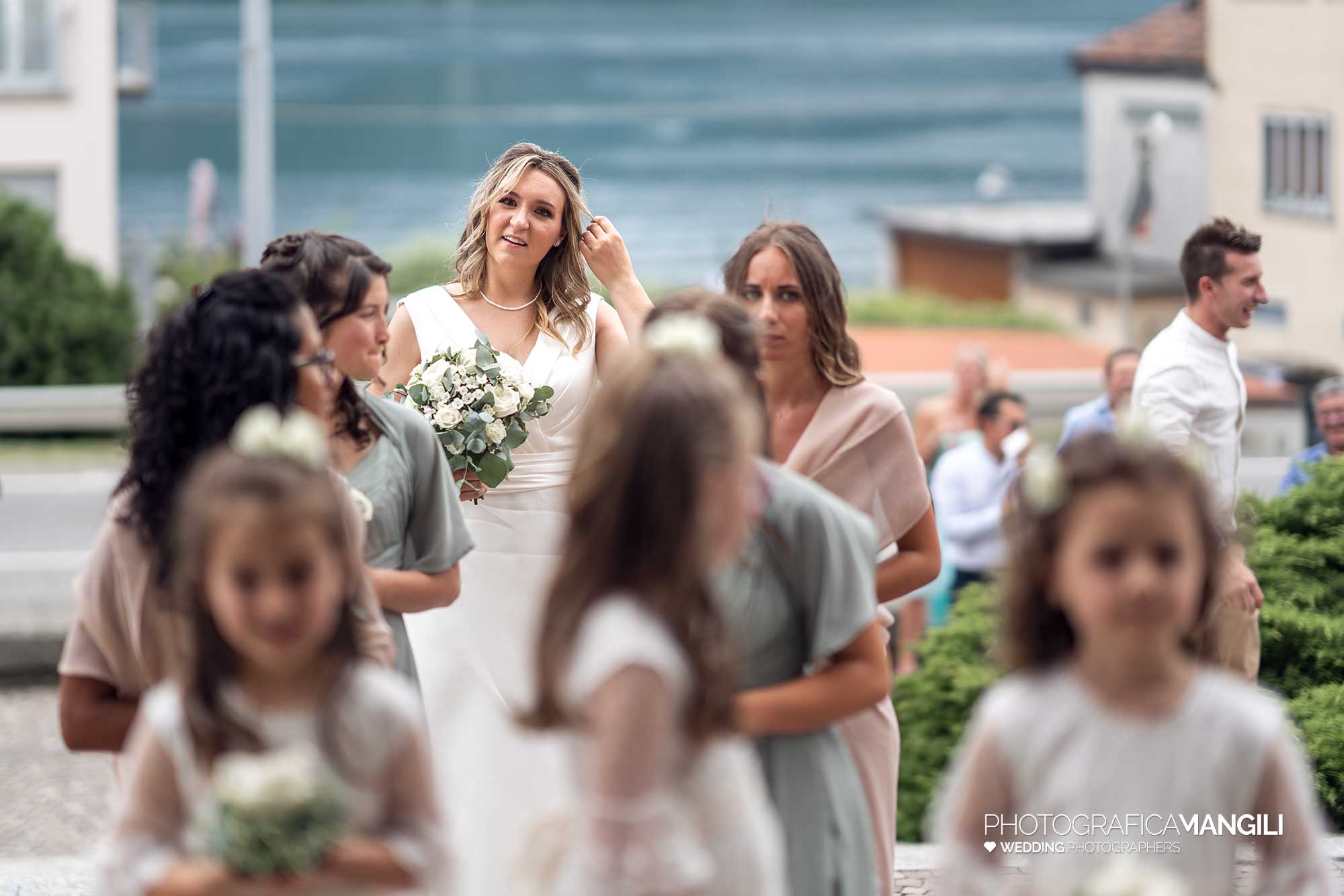 008 fotografo matrimonio reportage wedding sposa arrivo chiesa lecco 008 fotografo matrimonio reportage wedding sposa arrivo chiesa lecco