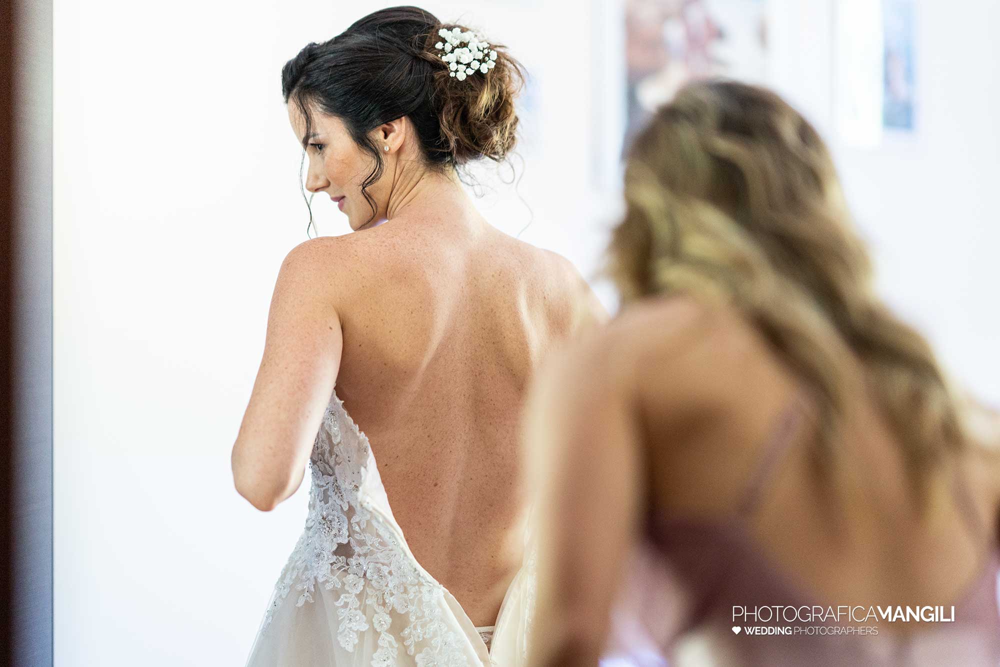 008 fotografo matrimonio reportage wedding sposi vestizione abito preparativi solaro milano 008 fotografo matrimonio reportage wedding sposi vestizione abito preparativi solaro milano