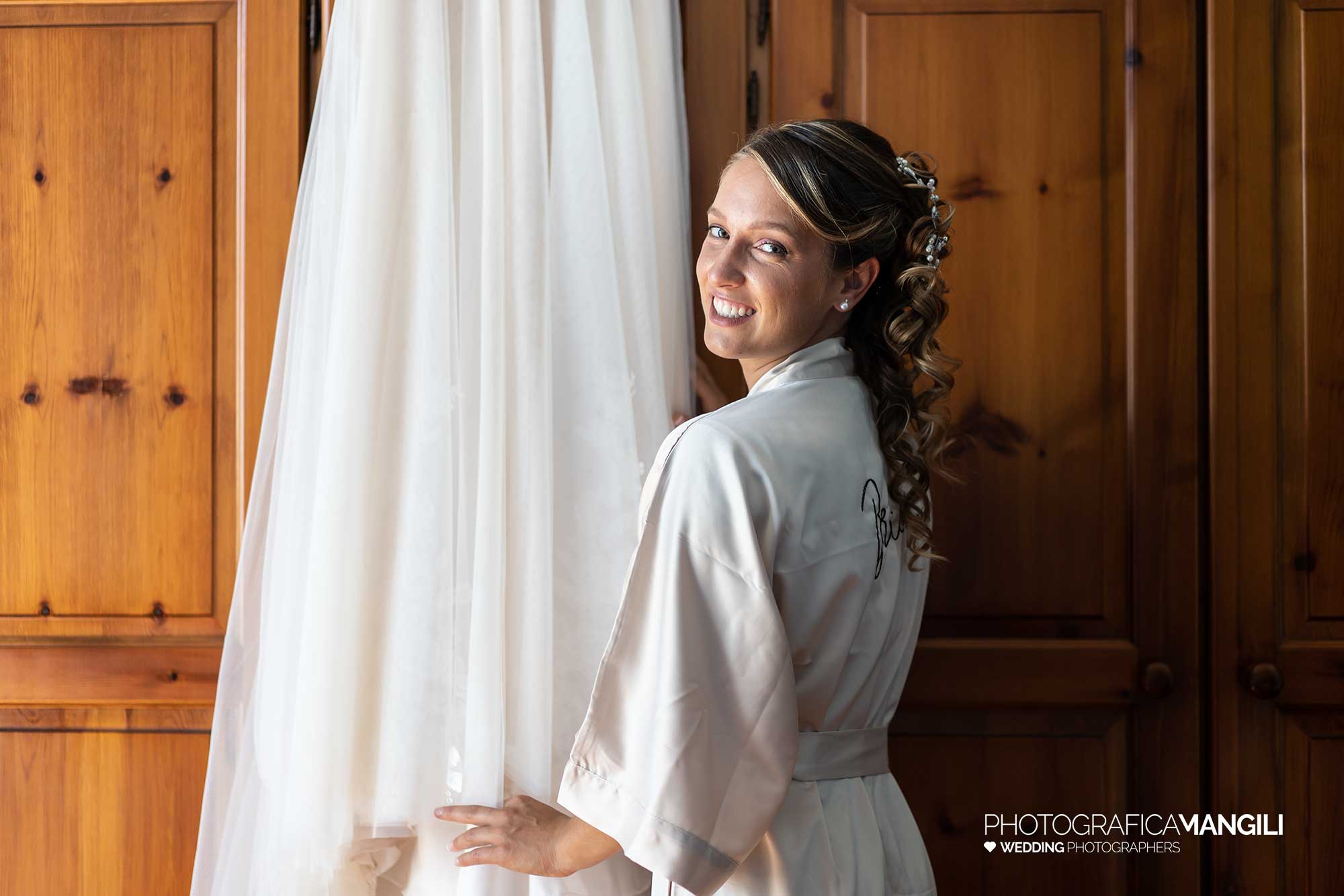 009 fotografo matrimonio reportage wedding abito vestizione sposa bergamo 009 fotografo matrimonio reportage wedding abito vestizione sposa bergamo