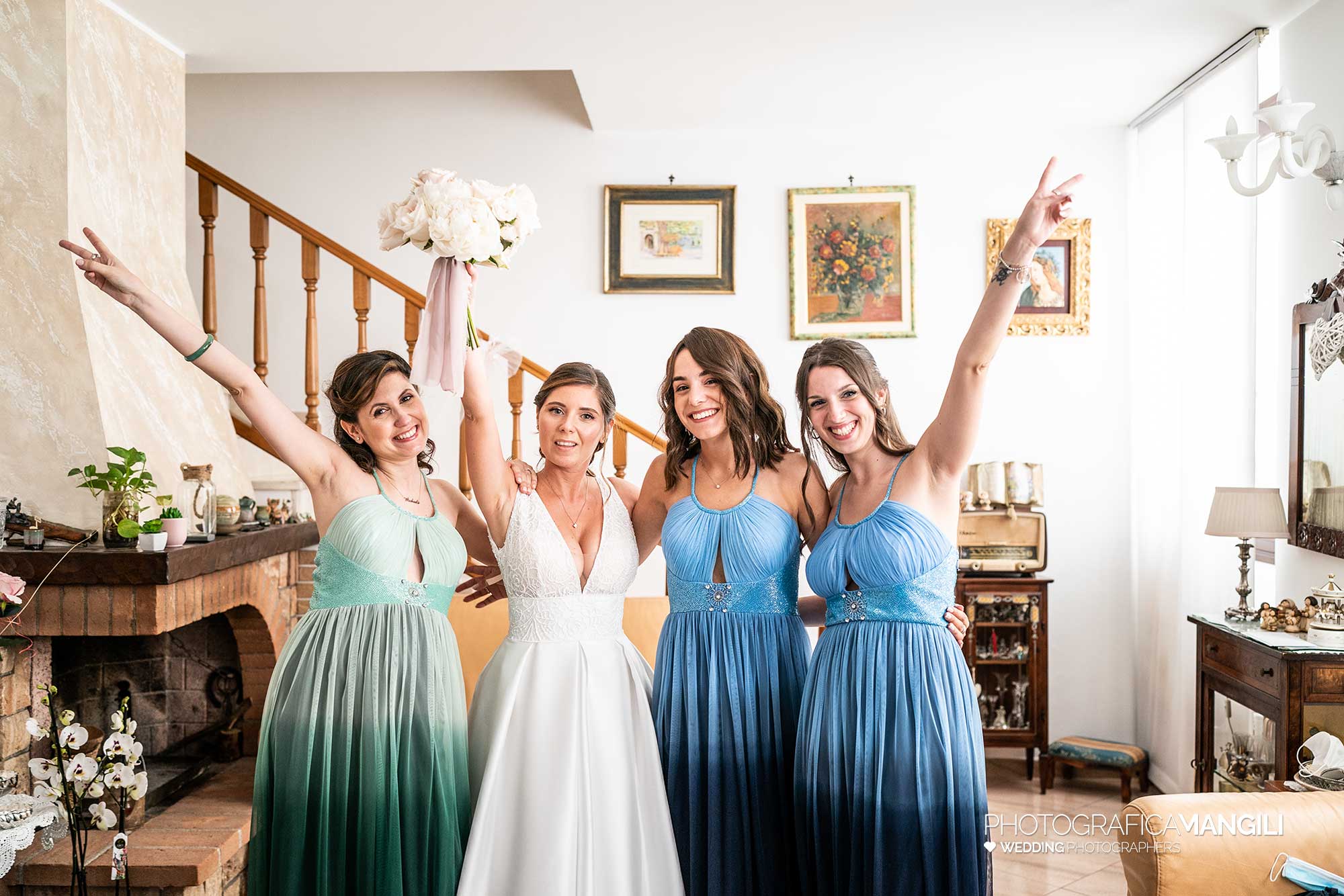 009 fotografo matrimonio reportage wedding preparazione vestizione preparativi damigelle sposa macherio monza brianza 009 fotografo matrimonio reportage wedding preparazione vestizione preparativi damigelle sposa macherio monza brianza