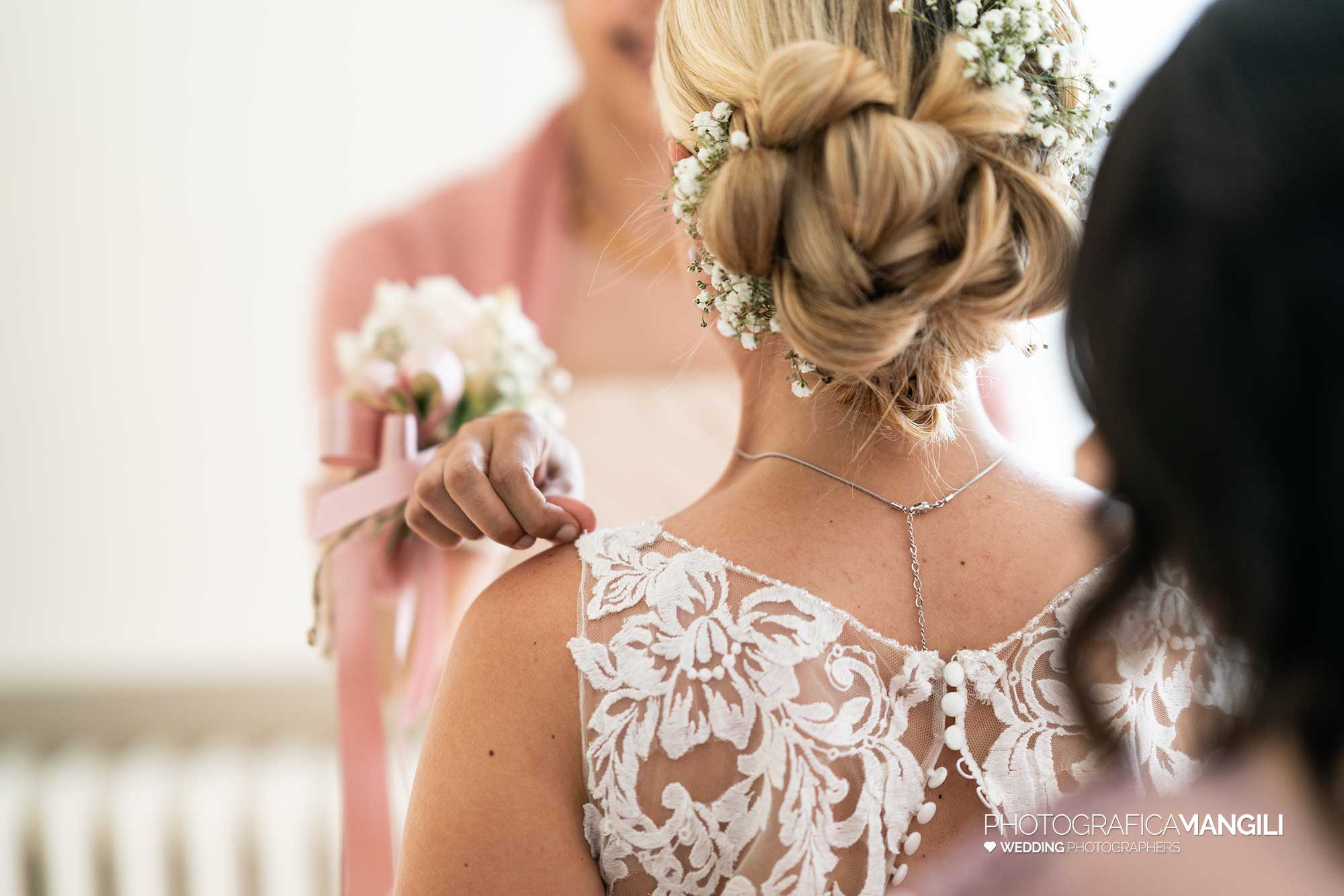 009 fotografo matrimonio reportage wedding preparazione vestizione sposa abito dettaglio monza brianza 009 fotografo matrimonio reportage wedding preparazione vestizione sposa abito dettaglio monza brianza