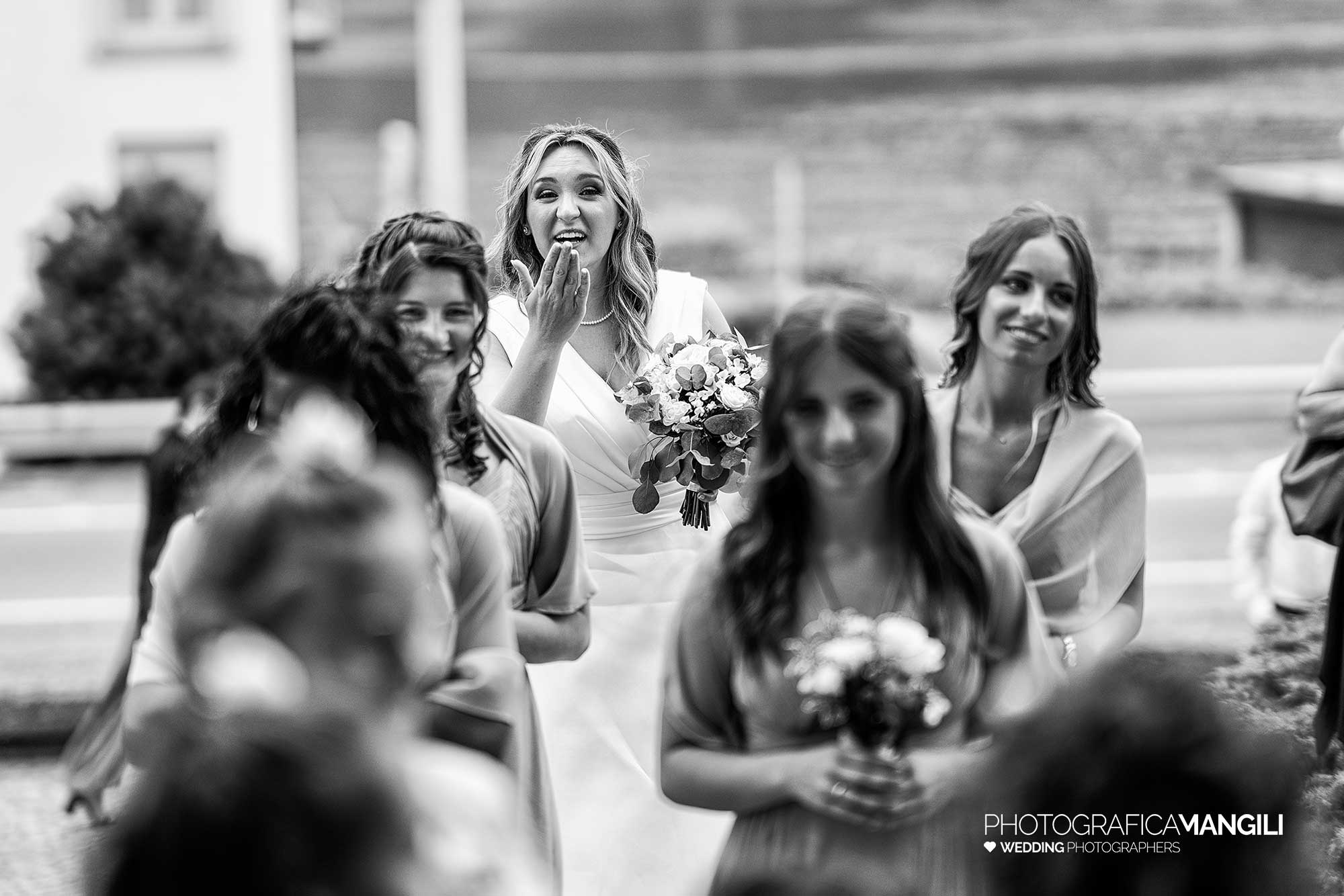 009 fotografo matrimonio reportage wedding sposa arrivo chiesa ingresso lecco 009 fotografo matrimonio reportage wedding sposa arrivo chiesa ingresso lecco