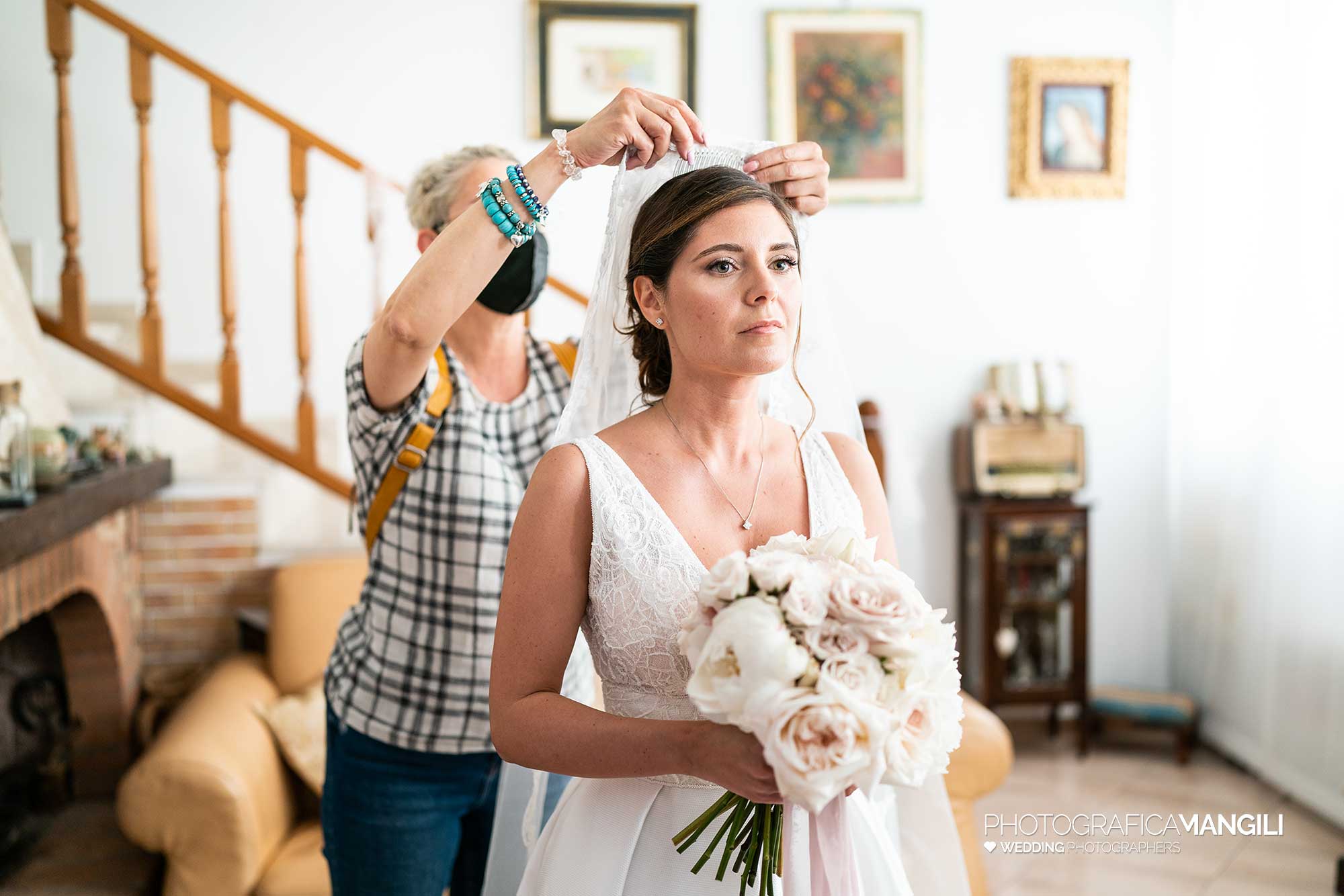 010 fotografo matrimonio reportage wedding preparazione vestizione preparativi velo sposa macherio monza brianza 010 fotografo matrimonio reportage wedding preparazione vestizione preparativi velo sposa macherio monza brianza