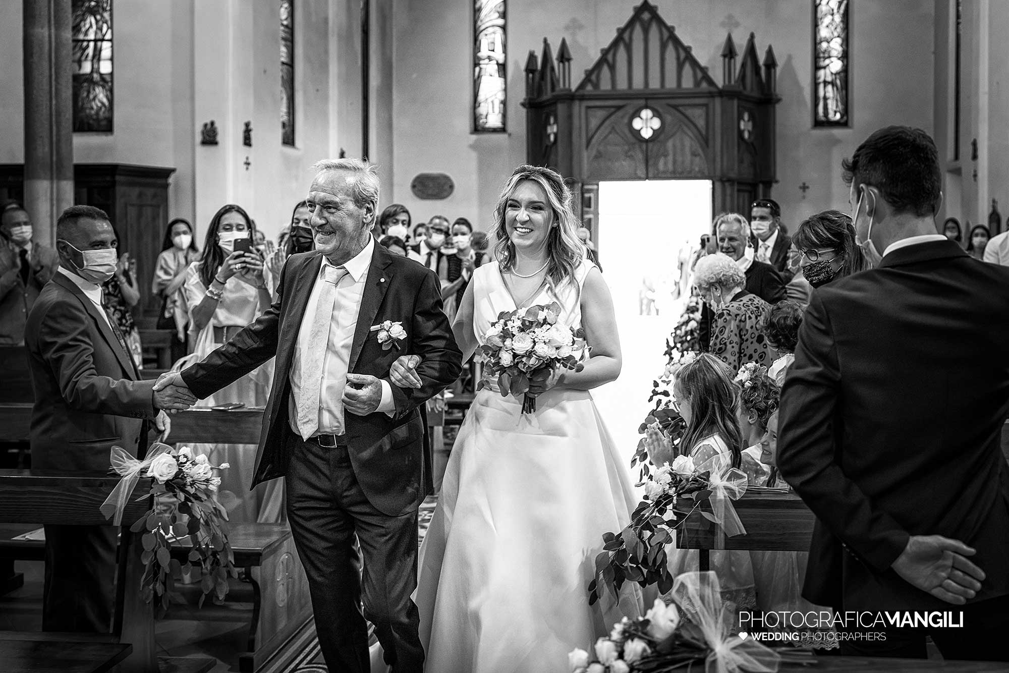 010 fotografo matrimonio reportage wedding sposa arrivo chiesa ingresso lecco 010 fotografo matrimonio reportage wedding sposa arrivo chiesa ingresso lecco