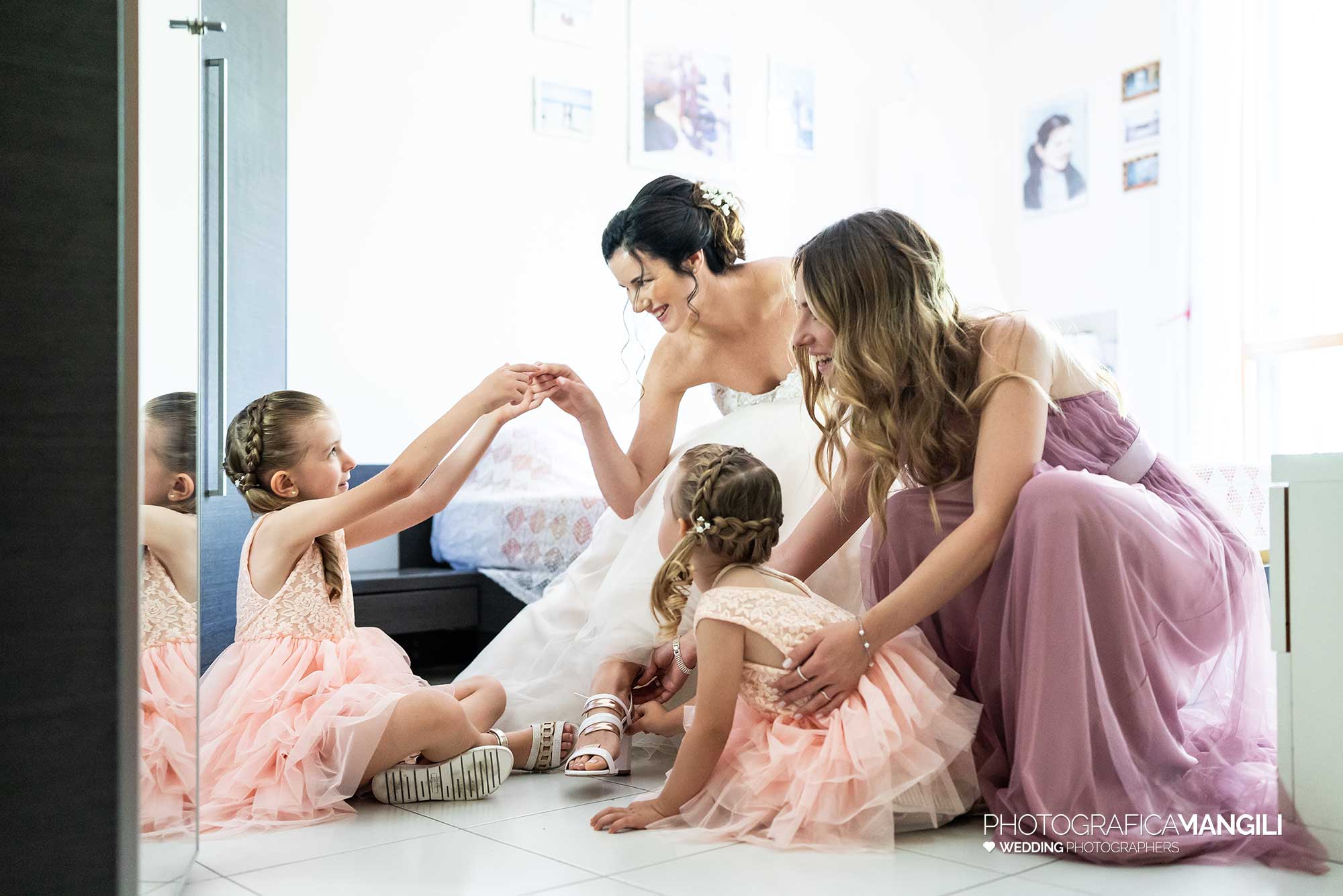 010 fotografo matrimonio reportage wedding sposi damigelle vestizione preparativi solaro milano 010 fotografo matrimonio reportage wedding sposi damigelle vestizione preparativi solaro milano