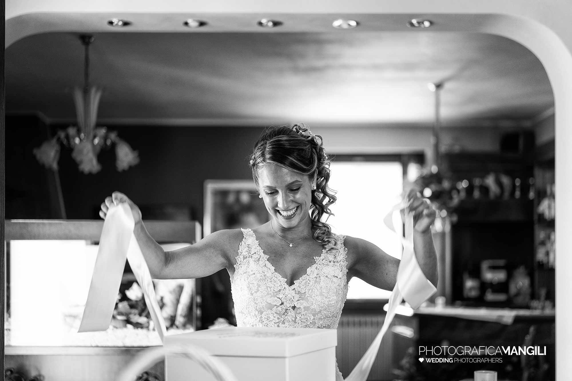 011 fotografo matrimonio reportage wedding abito vestizione sposa bergamo 011 fotografo matrimonio reportage wedding abito vestizione sposa bergamo