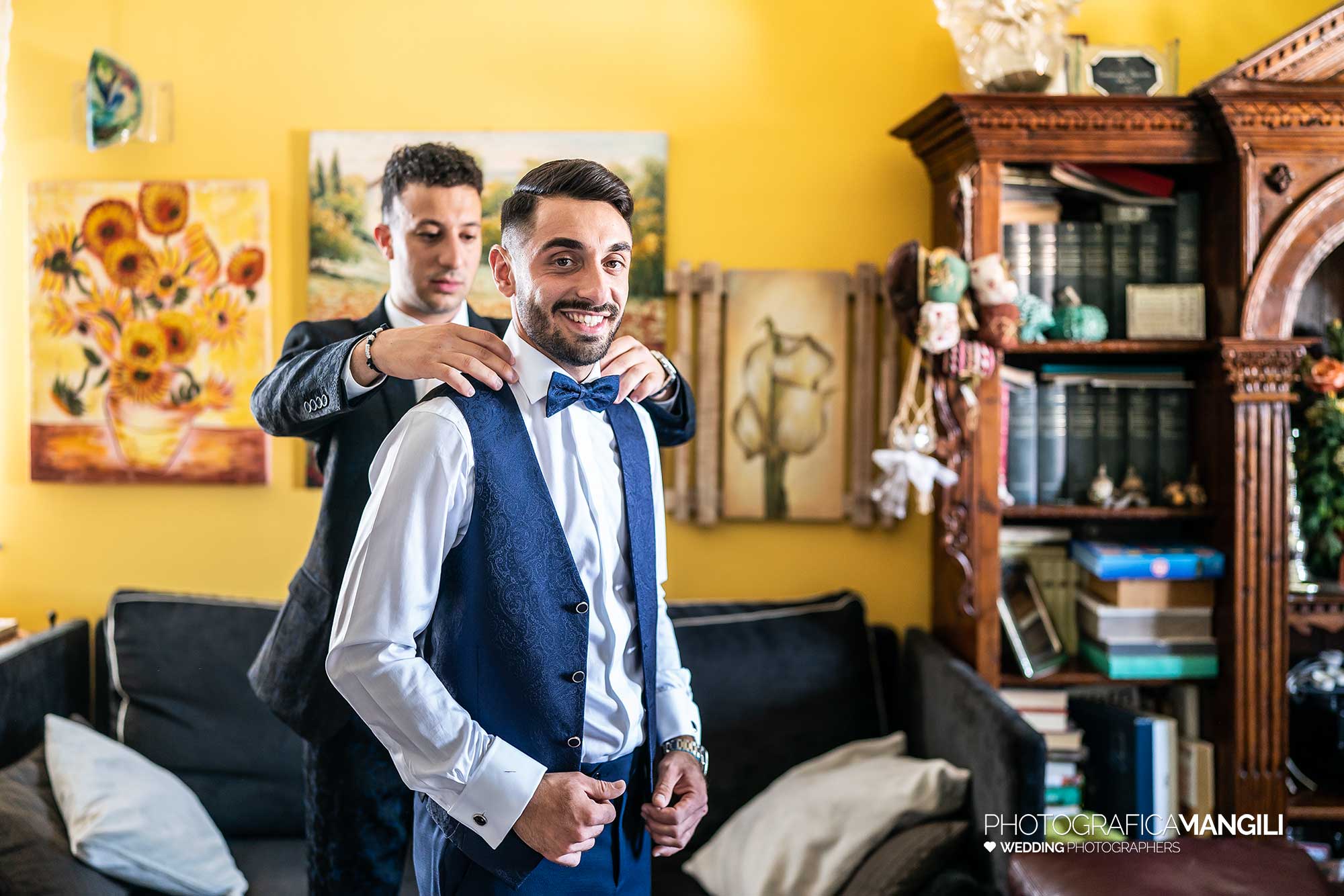 011 fotografo matrimonio reportage wedding preparazione vestizione sposo gilet monza 011 fotografo matrimonio reportage wedding preparazione vestizione sposo gilet monza