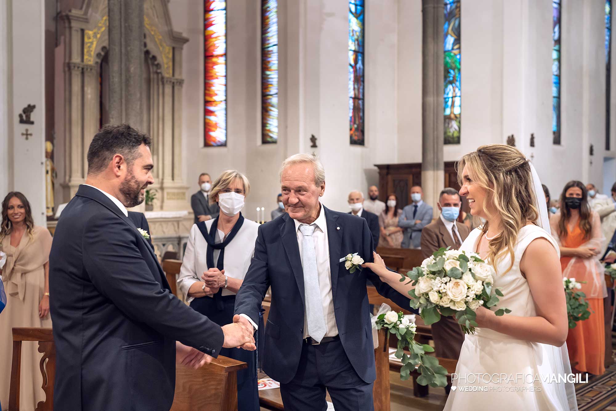 011 fotografo matrimonio reportage wedding sposa arrivo chiesa lecco 011 fotografo matrimonio reportage wedding sposa arrivo chiesa lecco