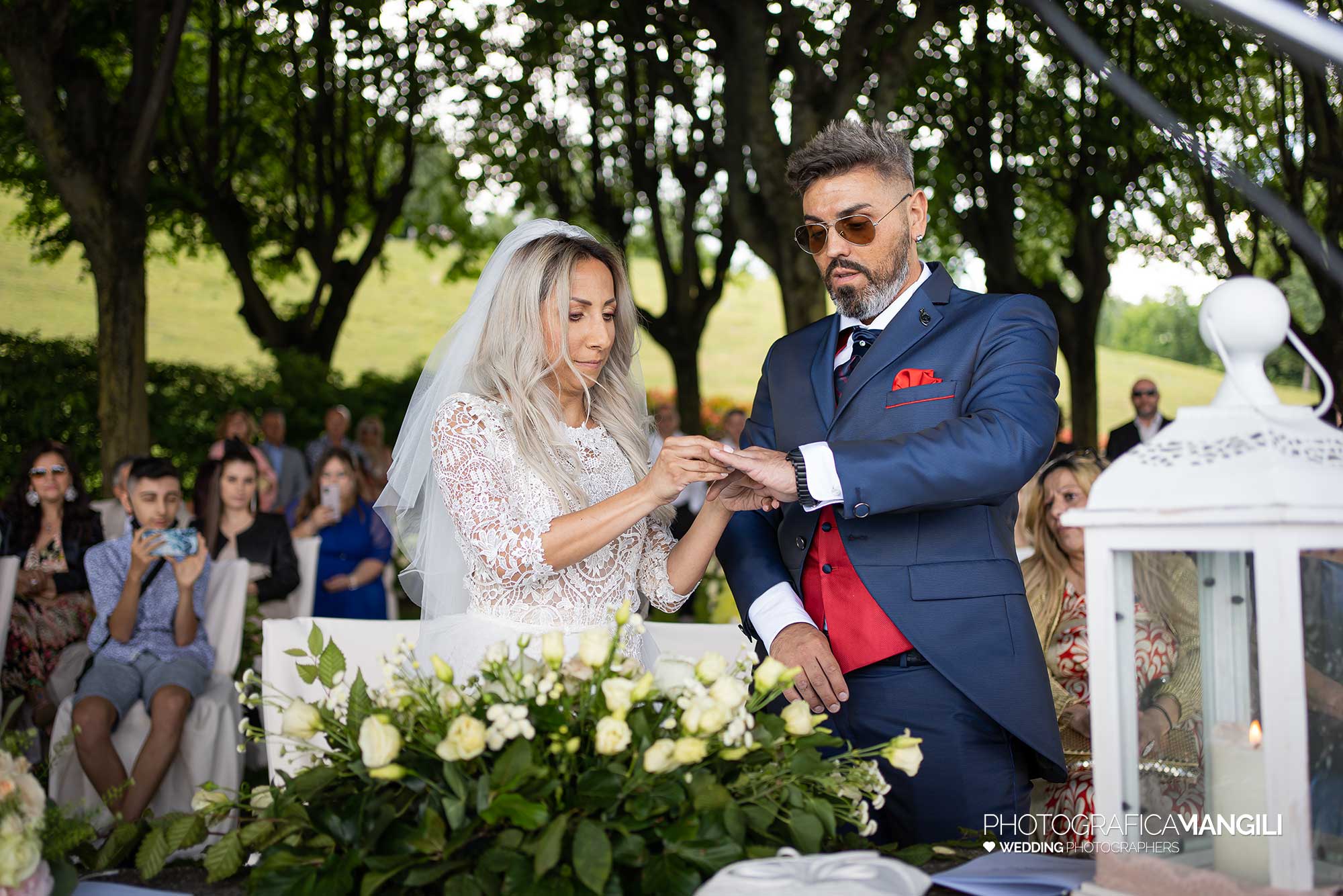 011 reportage foto matrimonio wedding sposi cerimonia rito civile scambio anelli madonnina barni lecco 011 reportage foto matrimonio wedding sposi cerimonia rito civile scambio anelli madonnina barni lecco