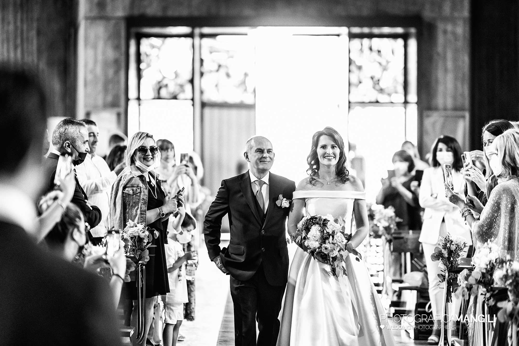 012 fotografo matrimonio reportage wedding cerimonia chiesa ingresso sposa bergamo 012 fotografo matrimonio reportage wedding cerimonia chiesa ingresso sposa bergamo