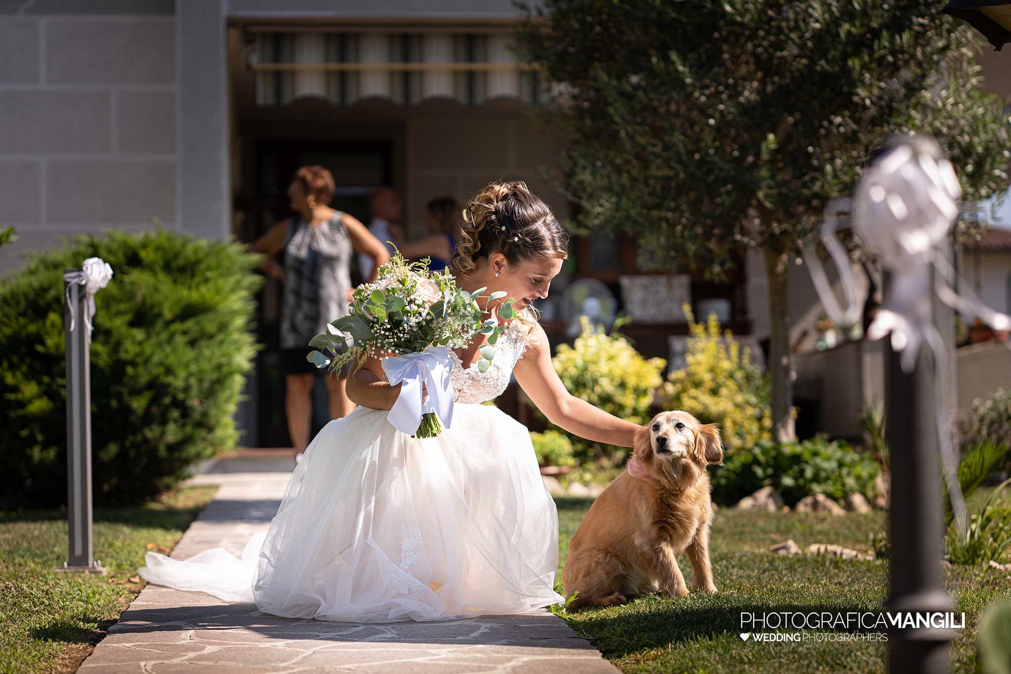 013 fotografo matrimonio reportage wedding abito vestizione cane sposa bergamo 013 fotografo matrimonio reportage wedding abito vestizione cane sposa bergamo