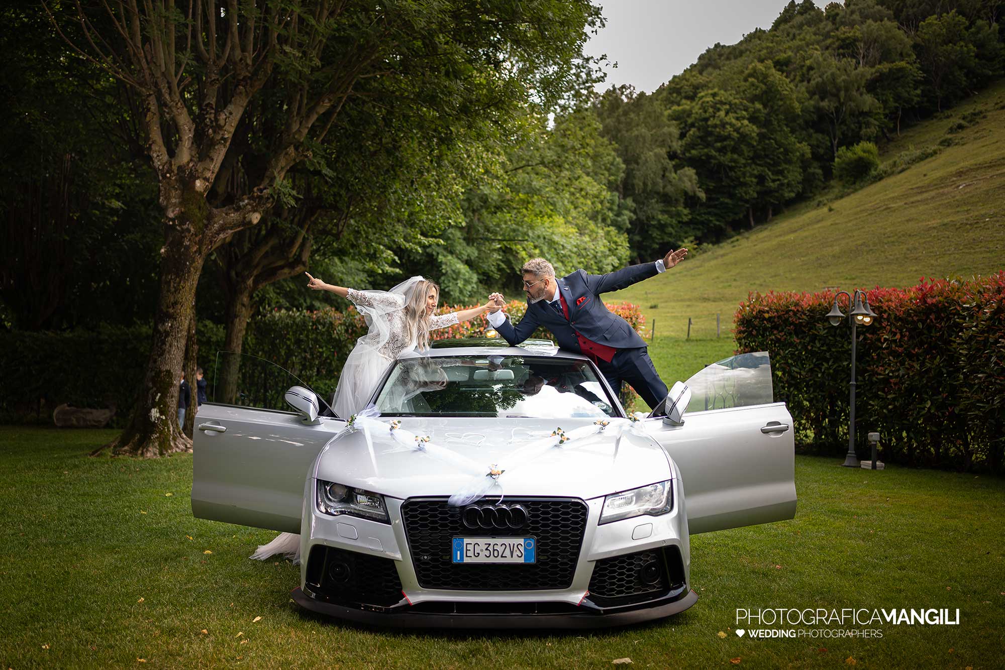 013 reportage foto matrimonio wedding sposi macchina madonnina barni lecco 013 reportage foto matrimonio wedding sposi macchina madonnina barni lecco