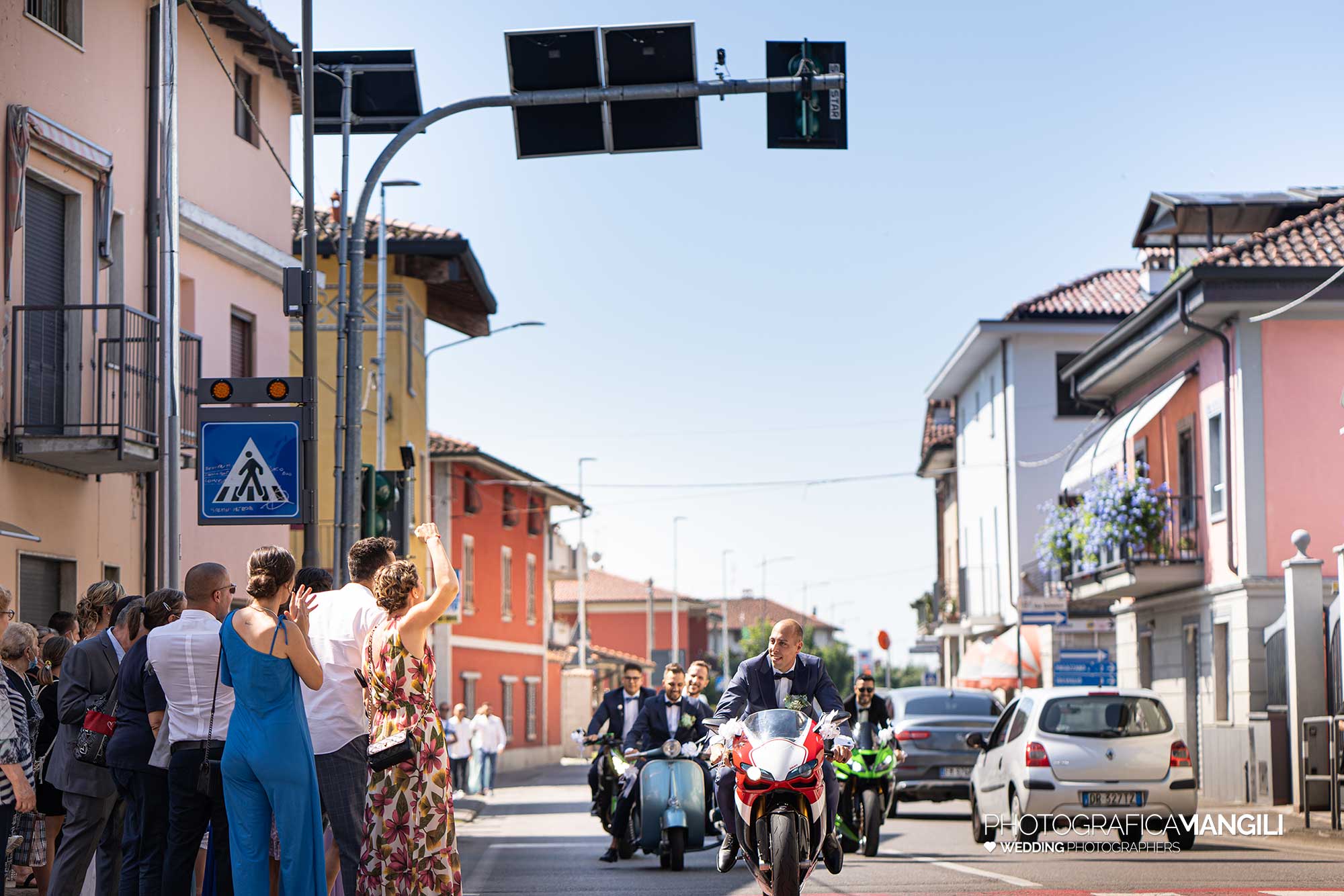 015 fotografo matrimonio reportage wedding arrivo chiesa sposi bergamo 015 fotografo matrimonio reportage wedding arrivo chiesa sposi bergamo