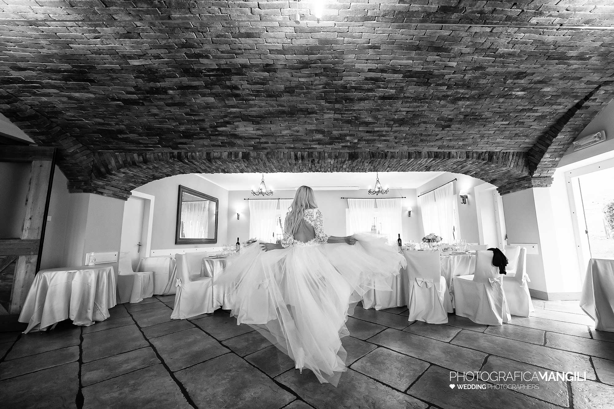 015 reportage foto matrimonio wedding sposa abito sala pranzo madonnina barni lecco 015 reportage foto matrimonio wedding sposa abito sala pranzo madonnina barni lecco