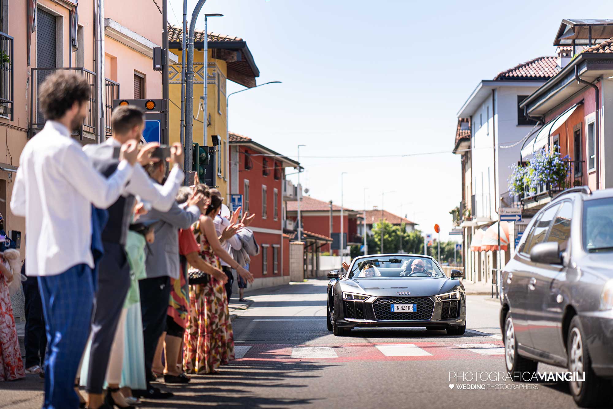 016 fotografo matrimonio reportage wedding arrivo chiesa sposi bergamo 016 fotografo matrimonio reportage wedding arrivo chiesa sposi bergamo
