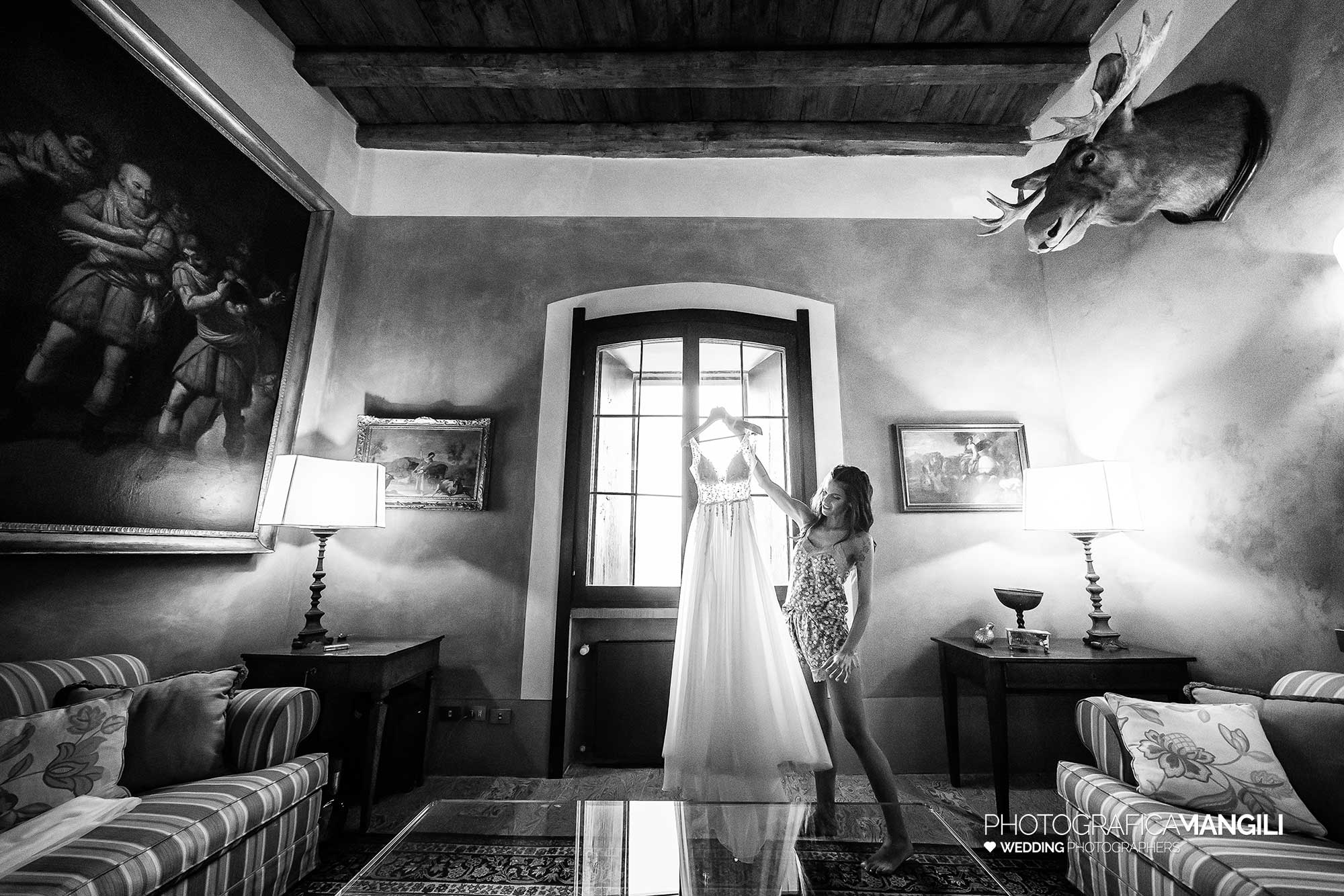 016 fotografo matrimonio reportage wedding preparativi vestizione sposa abito bianco nero ritratto castello rossino calolziocorte lecco lago como 016 fotografo matrimonio reportage wedding preparativi vestizione sposa abito bianco nero ritratto castello rossino calolziocorte lecco lago como