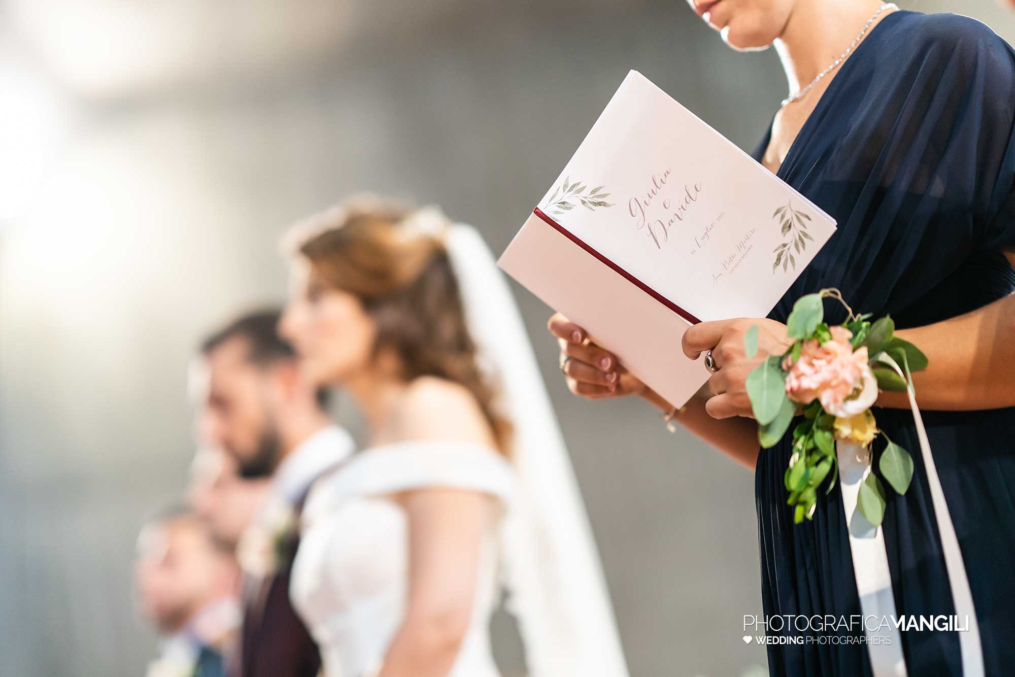 017 fotografo matrimonio reportage wedding cerimonia chiesa libretto sposi milano 017 fotografo matrimonio reportage wedding cerimonia chiesa libretto sposi milano