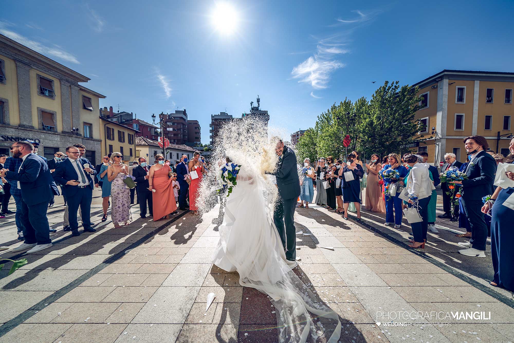 017 reportage wedding foto grafo matrimoni uscita chiesa sposi riso desio monza brianza 017 reportage wedding foto grafo matrimoni uscita chiesa sposi riso desio monza brianza
