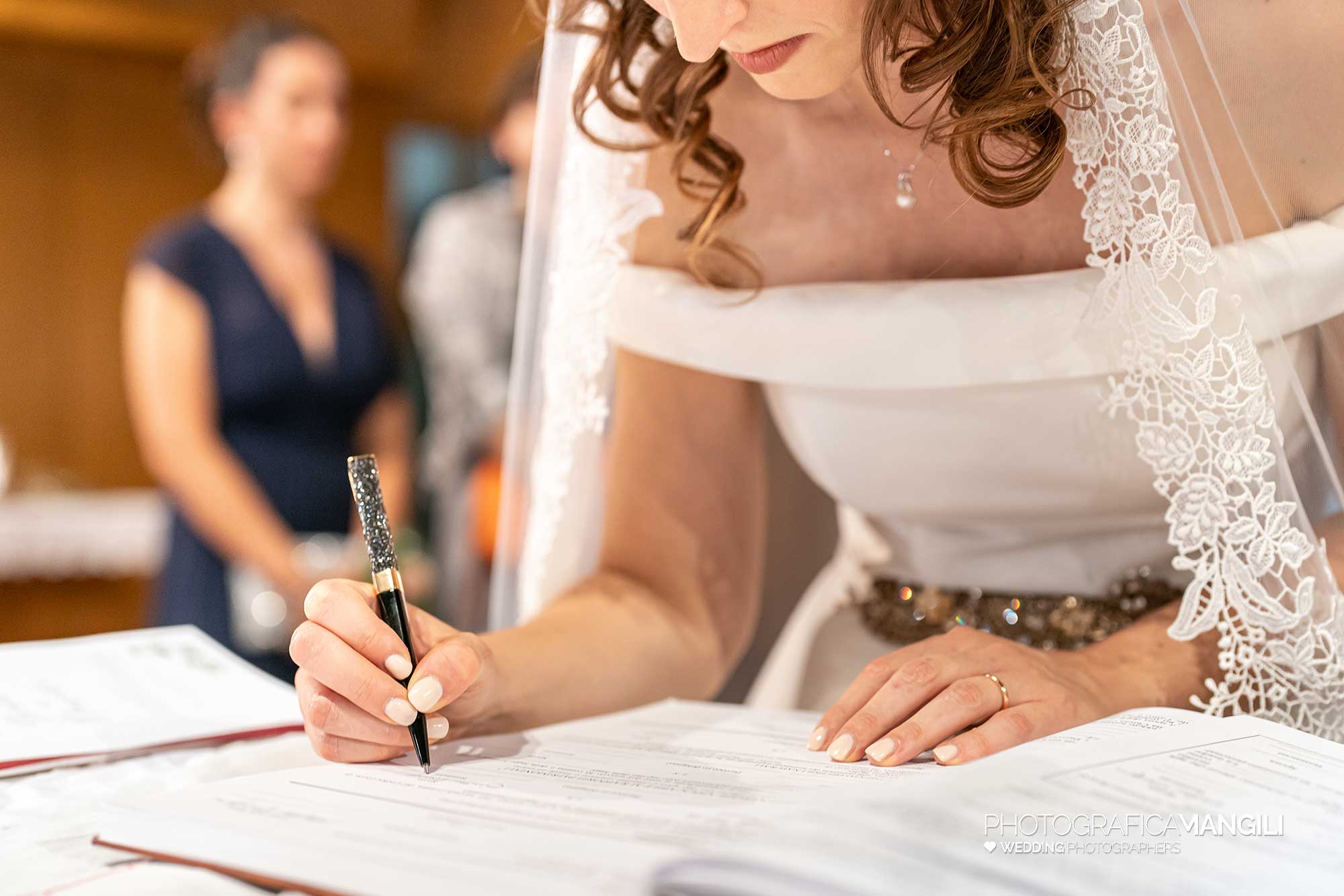 018 fotografo matrimonio reportage wedding cerimonia chiesa firme sposi milano 018 fotografo matrimonio reportage wedding cerimonia chiesa firme sposi milano