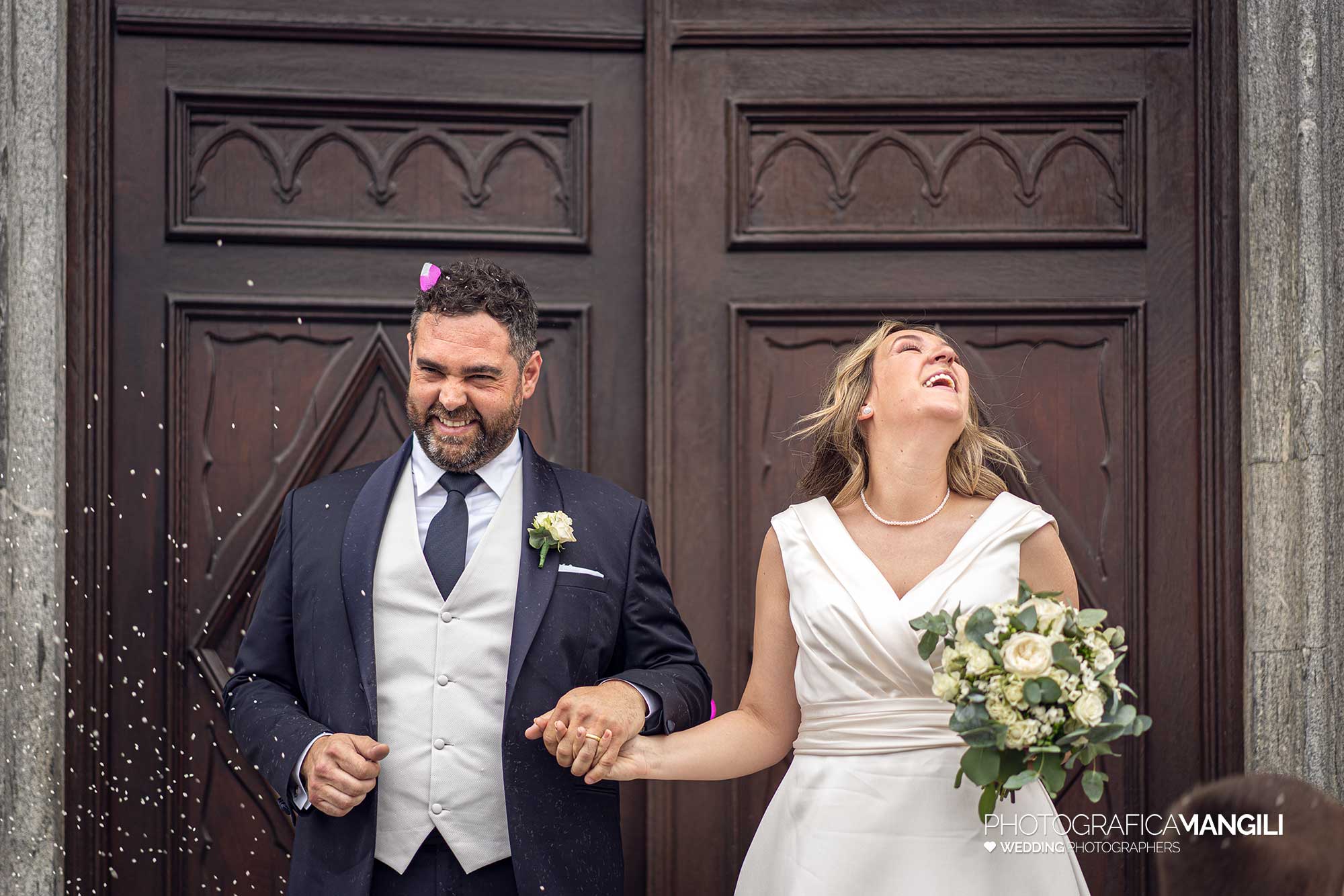 018 fotografo matrimonio reportage wedding sposi uscita chiesa lecco 018 fotografo matrimonio reportage wedding sposi uscita chiesa lecco