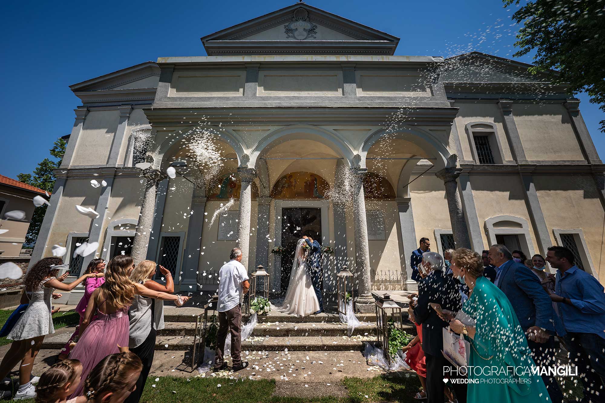 018 fotografo matrimonio reportage wedding sposi uscita lancio riso cerimonia santuario guanzate como 018 fotografo matrimonio reportage wedding sposi uscita lancio riso cerimonia santuario guanzate como