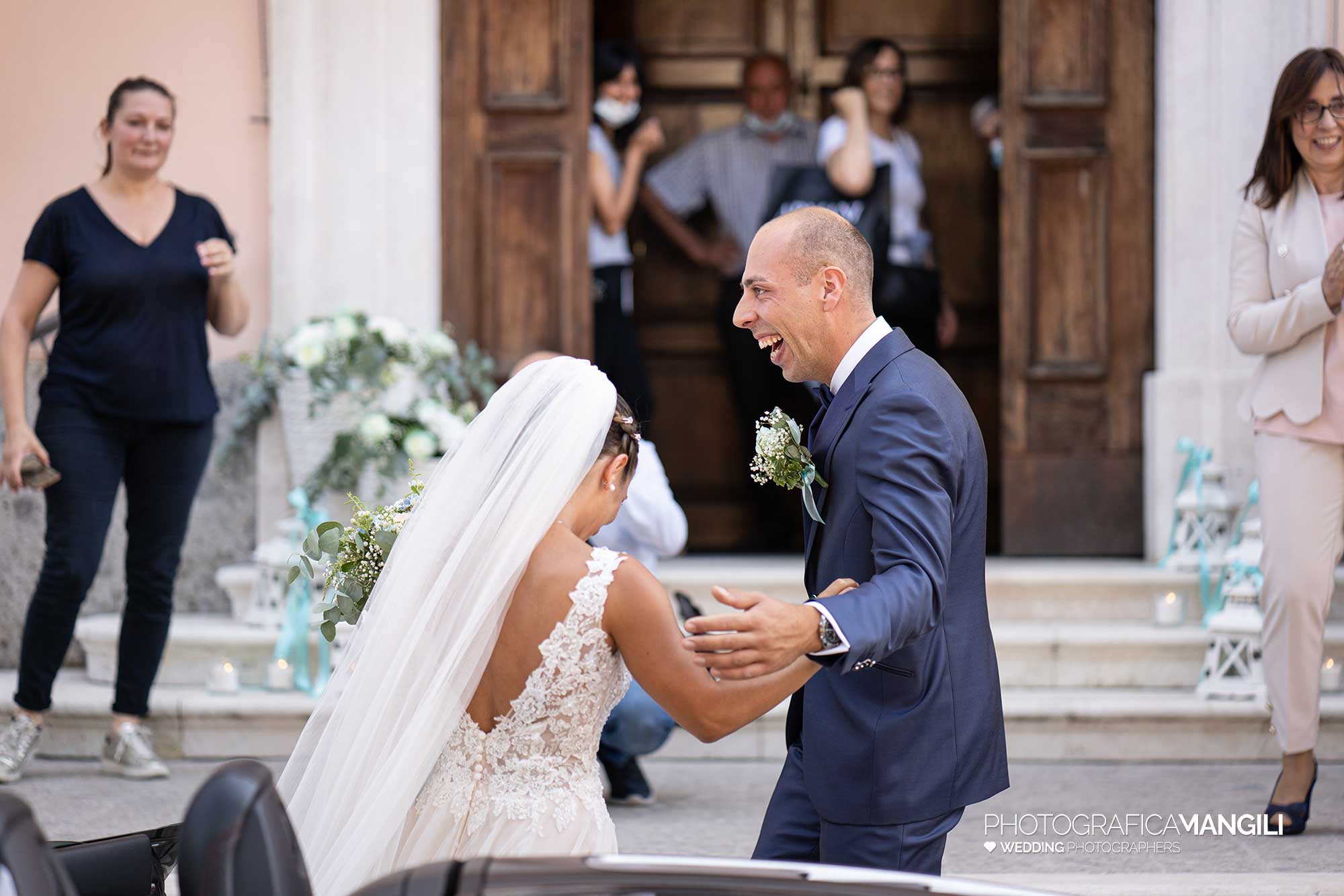 019 fotografo matrimonio reportage wedding arrivo chiesa sposi bergamo 019 fotografo matrimonio reportage wedding arrivo chiesa sposi bergamo