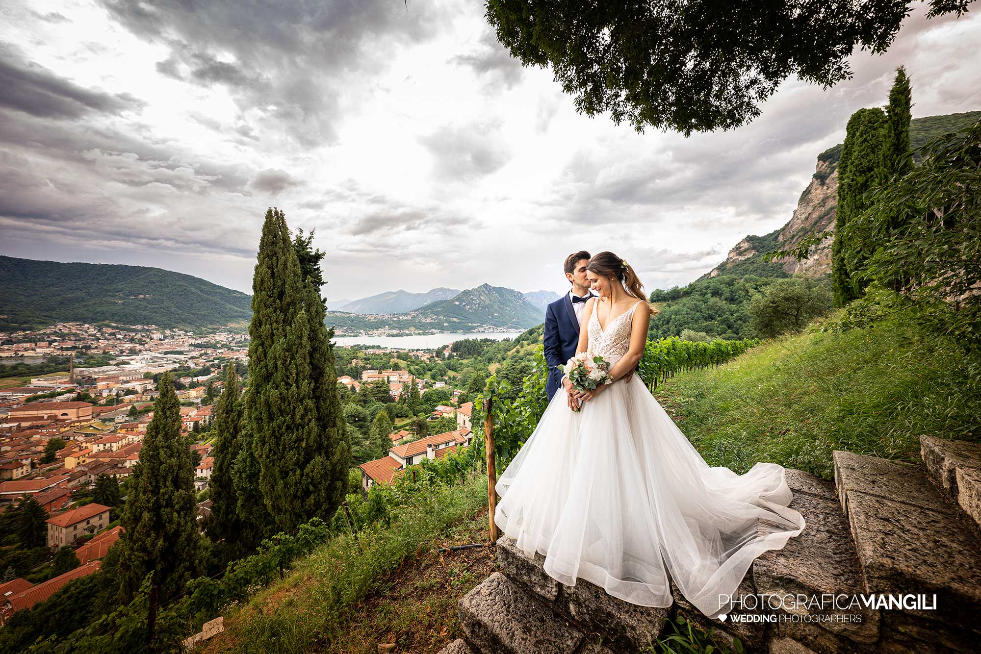 021 fotografo matrimonio reportage wedding ritratto sposi panorama castello rossino calolziocorte lago como lecco 021 fotografo matrimonio reportage wedding ritratto sposi panorama castello rossino calolziocorte lago como lecco