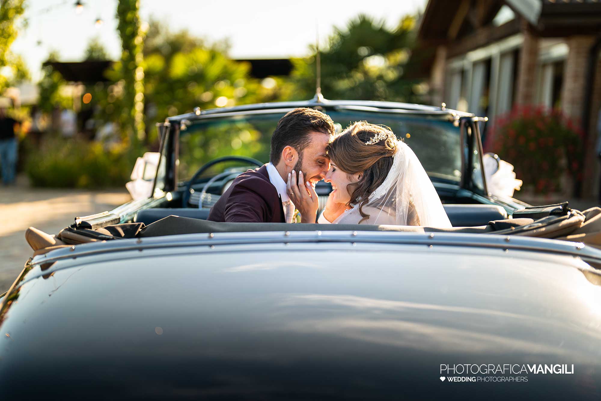 022 fotografo matrimonio reportage wedding ritratto sposi macchina tenuta serradesca scanzorosciate bergamo 022 fotografo matrimonio reportage wedding ritratto sposi macchina tenuta serradesca scanzorosciate bergamo