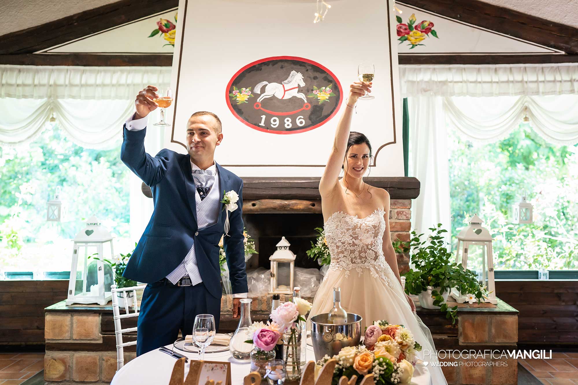 022 fotografo matrimonio reportage wedding sposi sala pranzo brindisi cascina le rose fino mornasco como 022 fotografo matrimonio reportage wedding sposi sala pranzo brindisi cascina le rose fino mornasco como