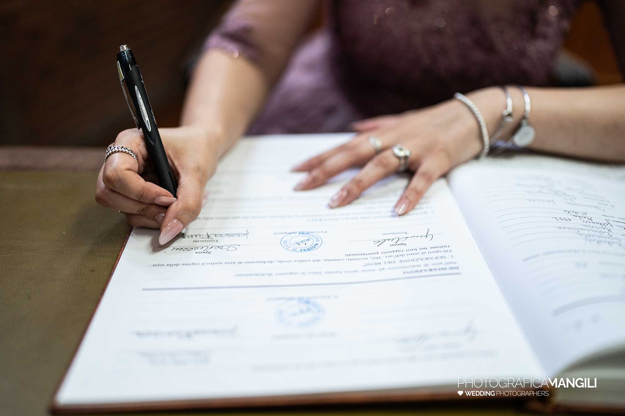 025 fotografo matrimonio reportage wedding ritratto chiesa cerimonia sposi firme meda monza brianza 025 fotografo matrimonio reportage wedding ritratto chiesa cerimonia sposi firme meda monza brianza