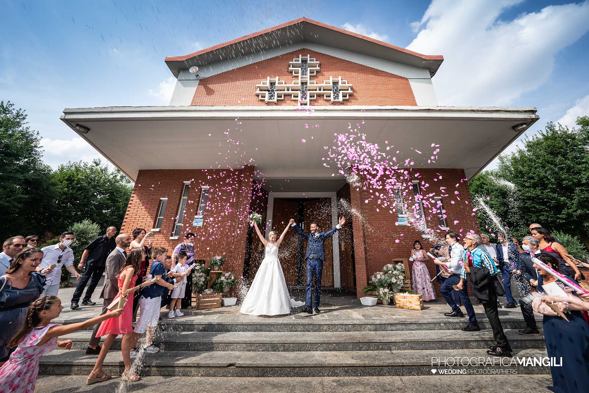 026 fotografo matrimonio reportage wedding ritratto chiesa cerimonia sposi uscita lancio riso petali coriandoli meda monza brianza 026 fotografo matrimonio reportage wedding ritratto chiesa cerimonia sposi uscita lancio riso petali coriandoli meda monza brianza
