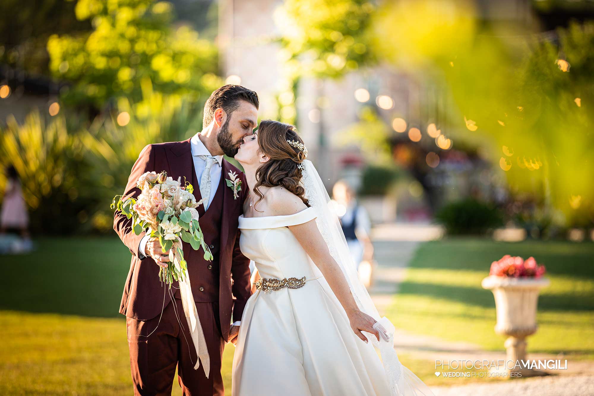 026 fotografo matrimonio reportage wedding ritratto sposi bacio romantico tenuta serradesca scanzorosciate bergamo 026 fotografo matrimonio reportage wedding ritratto sposi bacio romantico tenuta serradesca scanzorosciate bergamo