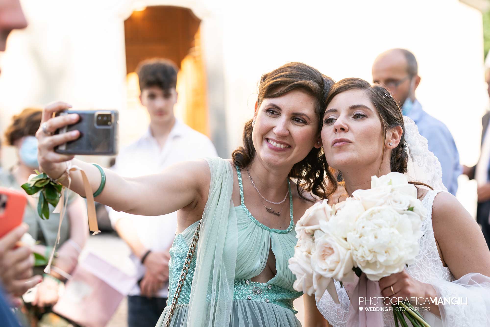 027 fotografo matrimonio reportage wedding chiesa sposi selfie macherio monza brianza 027 fotografo matrimonio reportage wedding chiesa sposi selfie macherio monza brianza