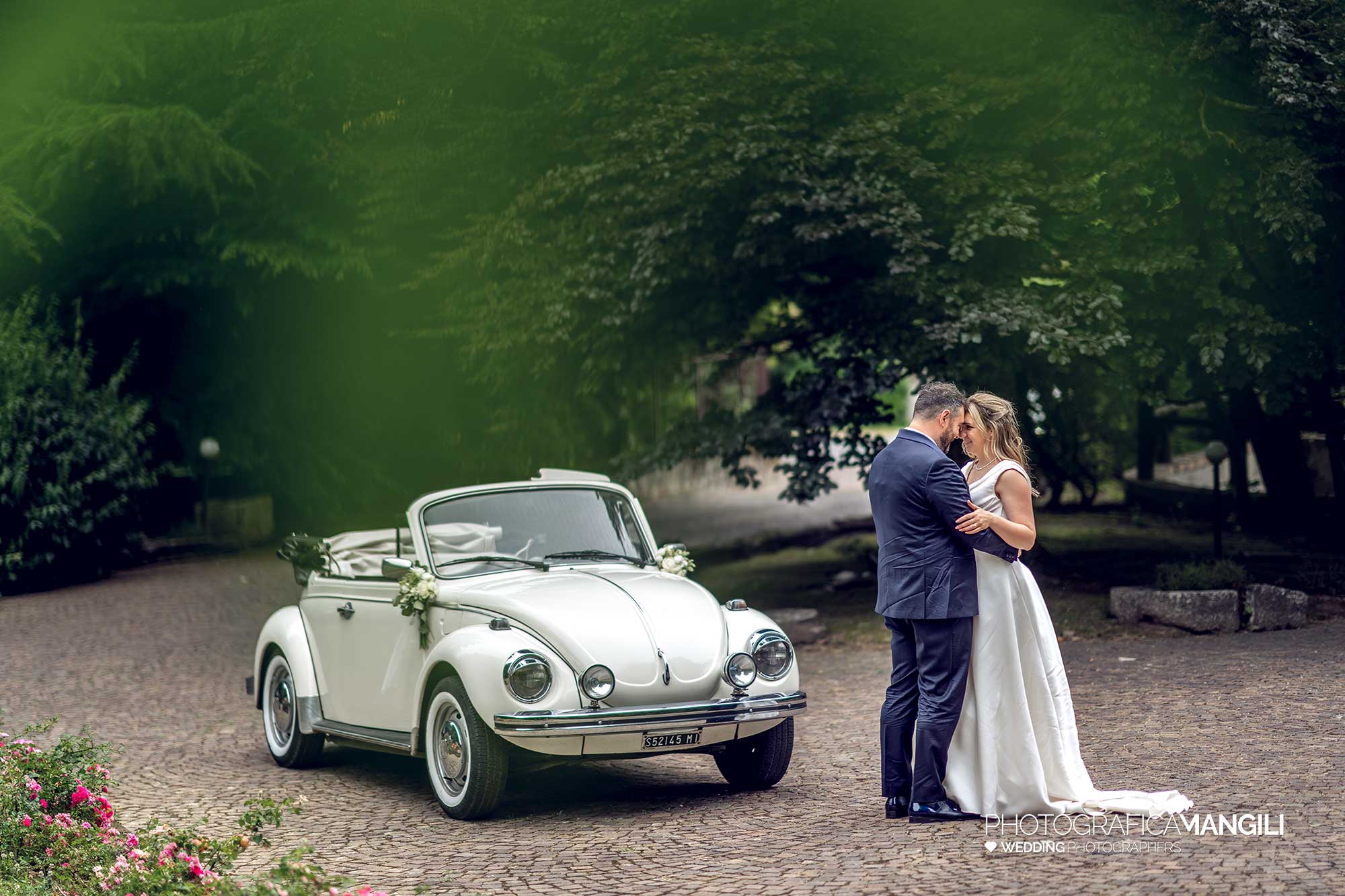 029 fotografo matrimonio reportage wedding ritratto sposi macchina castello di pomerio erba como 029 fotografo matrimonio reportage wedding ritratto sposi macchina castello di pomerio erba como