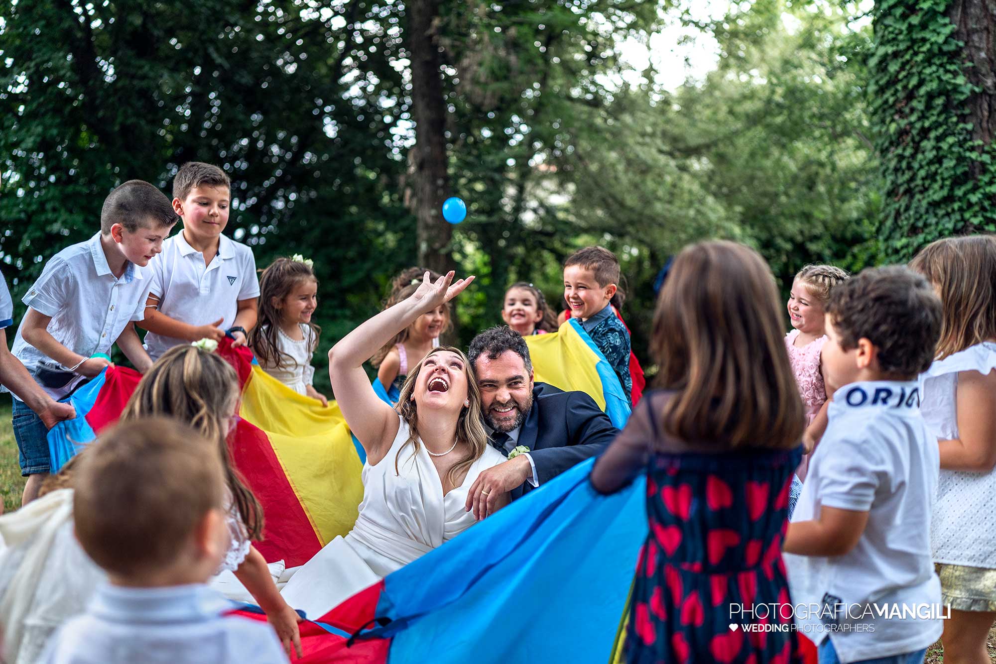 033 fotografo matrimonio reportage wedding bambini gioco sposi castello di pomerio erba como 033 fotografo matrimonio reportage wedding bambini gioco sposi castello di pomerio erba como