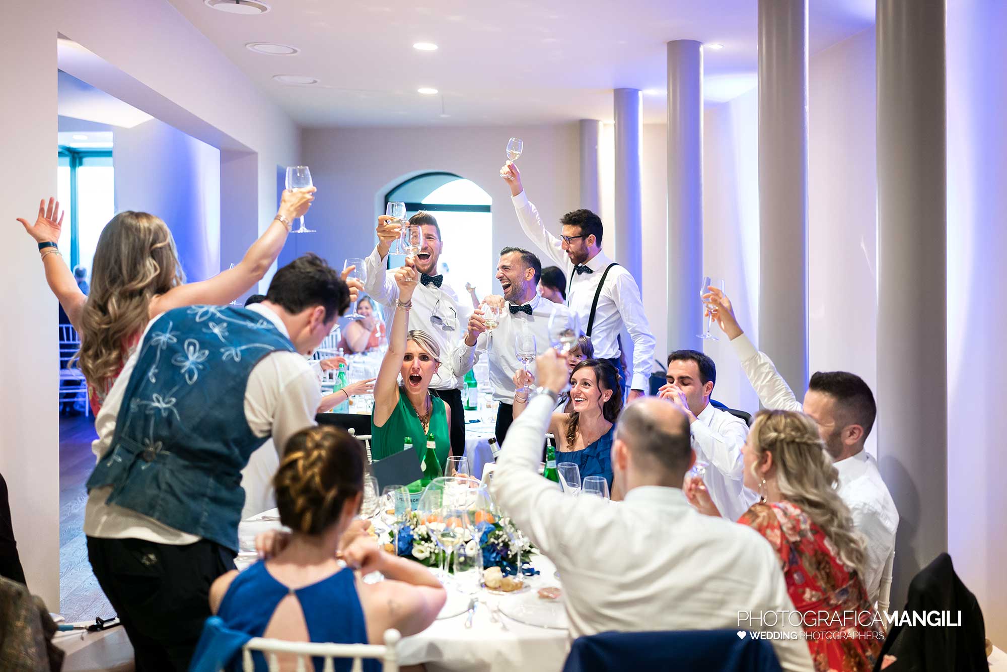 033 reportage wedding foto grafo matrimoni sposi amici brindisi festa villa calchi calco lecco 033 reportage wedding foto grafo matrimoni sposi amici brindisi festa villa calchi calco lecco