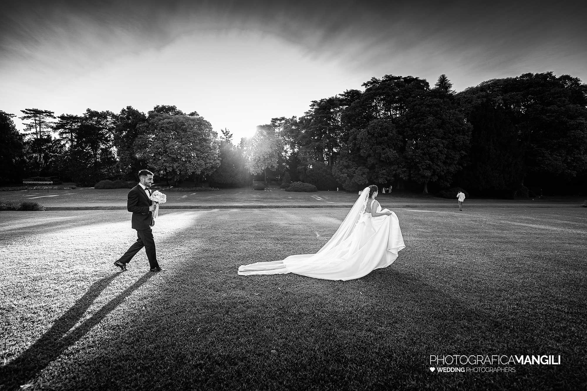 034 fotografo matrimonio reportage wedding ritratto parco bianco nero sposi villa zanchi stezzano bergamo 034 fotografo matrimonio reportage wedding ritratto parco bianco nero sposi villa zanchi stezzano bergamo