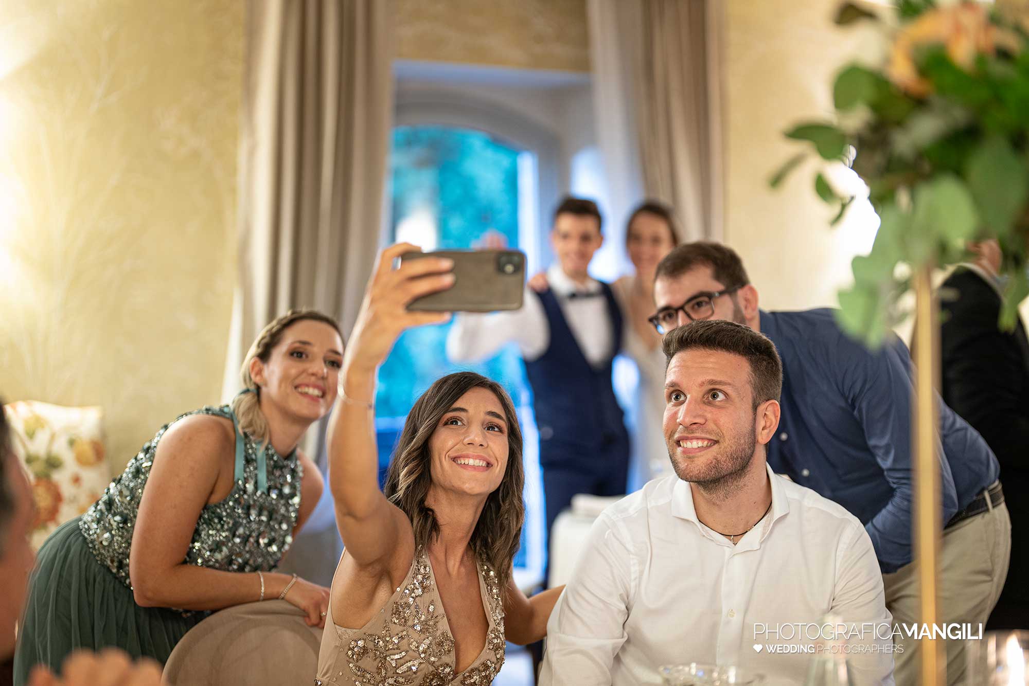 034 fotografo matrimonio reportage wedding ritratto sposi castello rossino amici selfie calolziocorte lago como lecco 034 fotografo matrimonio reportage wedding ritratto sposi castello rossino amici selfie calolziocorte lago como lecco