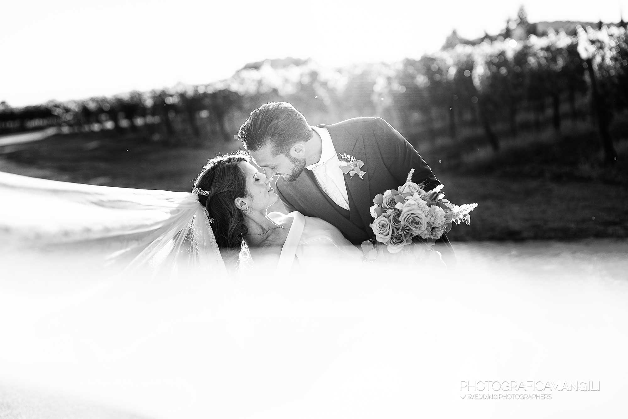 035 fotografo matrimonio reportage wedding ritratto sposi bianco nero tenuta serradesca scanzorosciate bergamo 035 fotografo matrimonio reportage wedding ritratto sposi bianco nero tenuta serradesca scanzorosciate bergamo