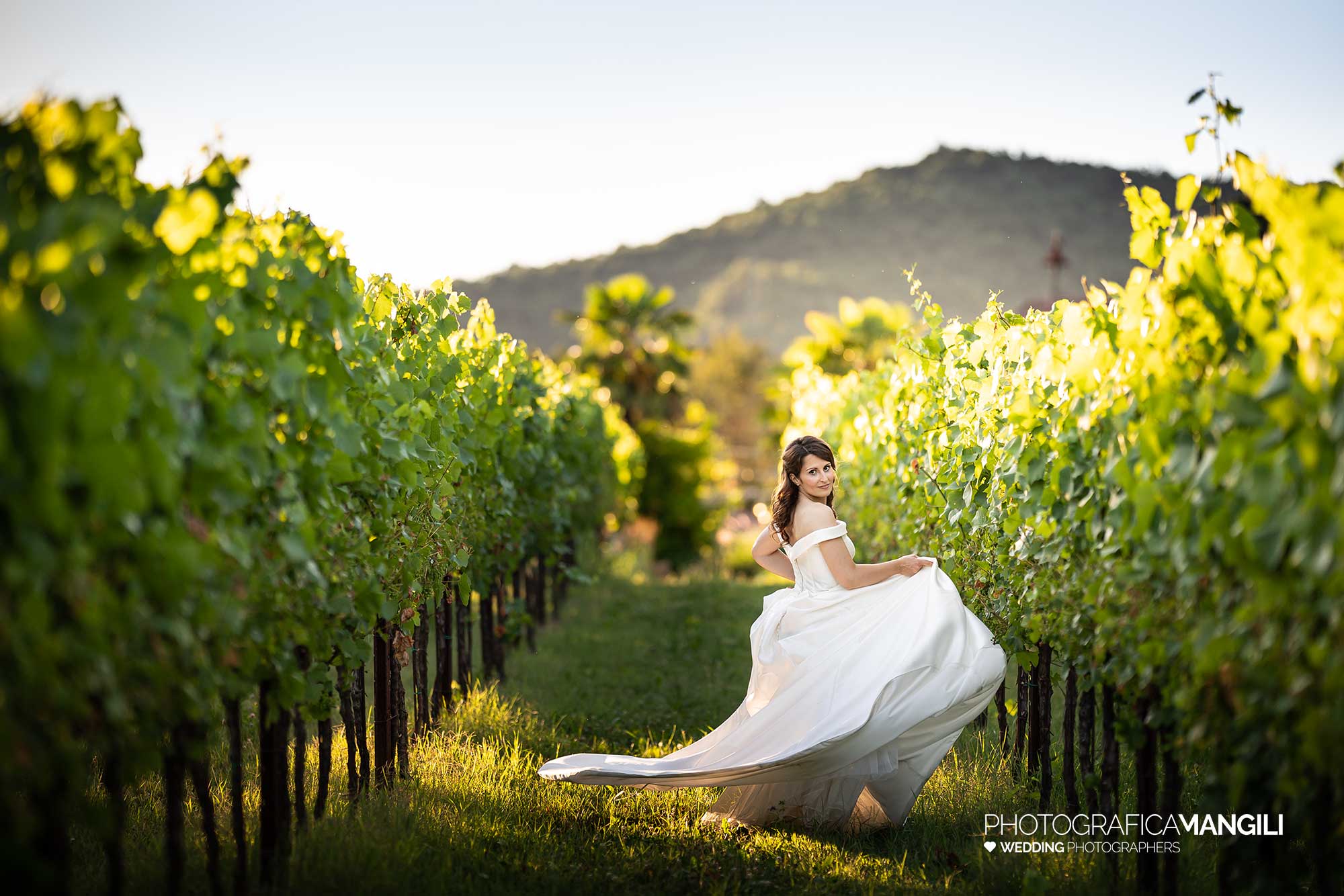 037 fotografo matrimonio reportage wedding ritratto sposa vigneto abito tenuta serradesca scanzorosciate bergamo 037 fotografo matrimonio reportage wedding ritratto sposa vigneto abito tenuta serradesca scanzorosciate bergamo