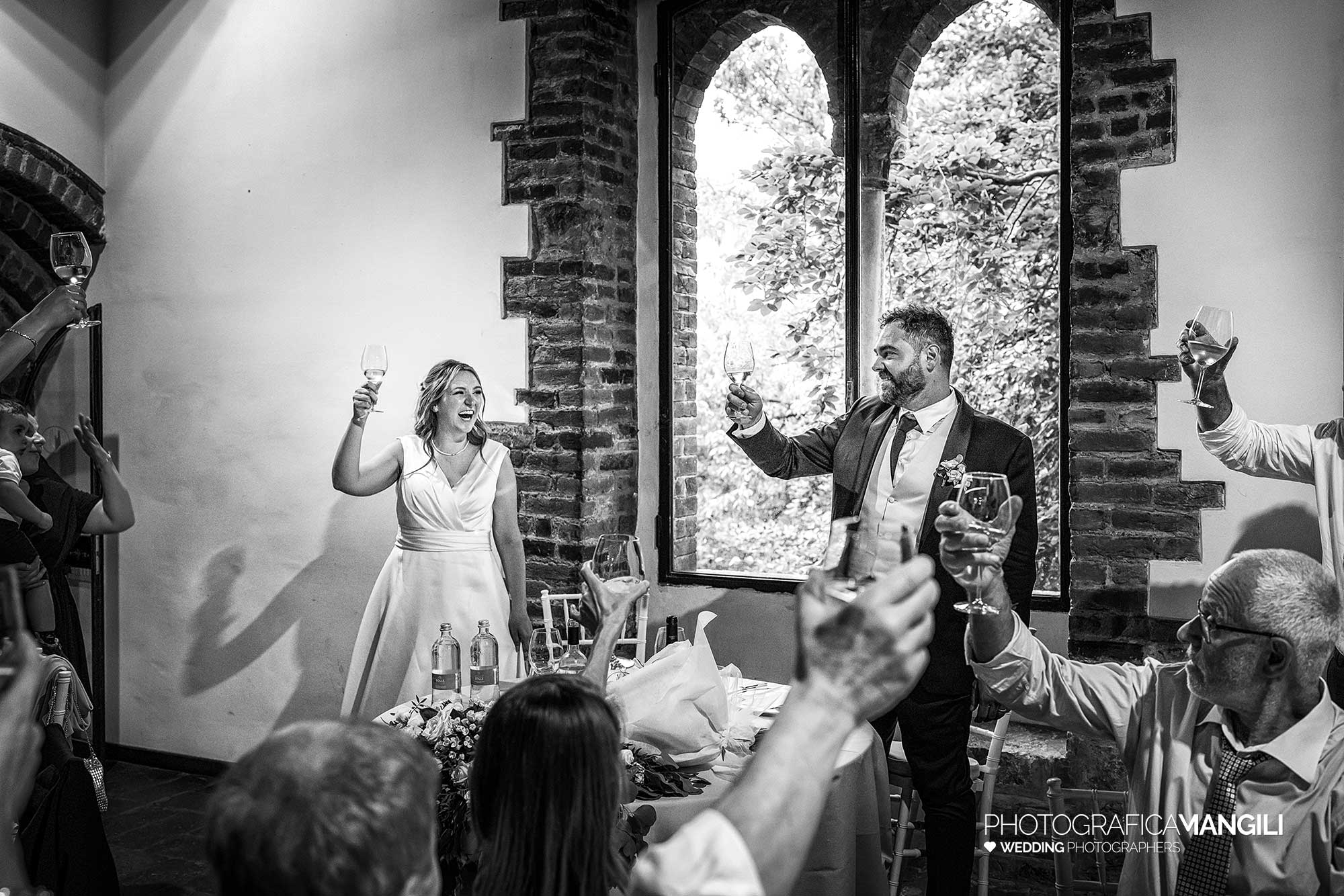 038 fotografo matrimonio reportage wedding festa brindisi sposi castello di pomerio erba como 038 fotografo matrimonio reportage wedding festa brindisi sposi castello di pomerio erba como