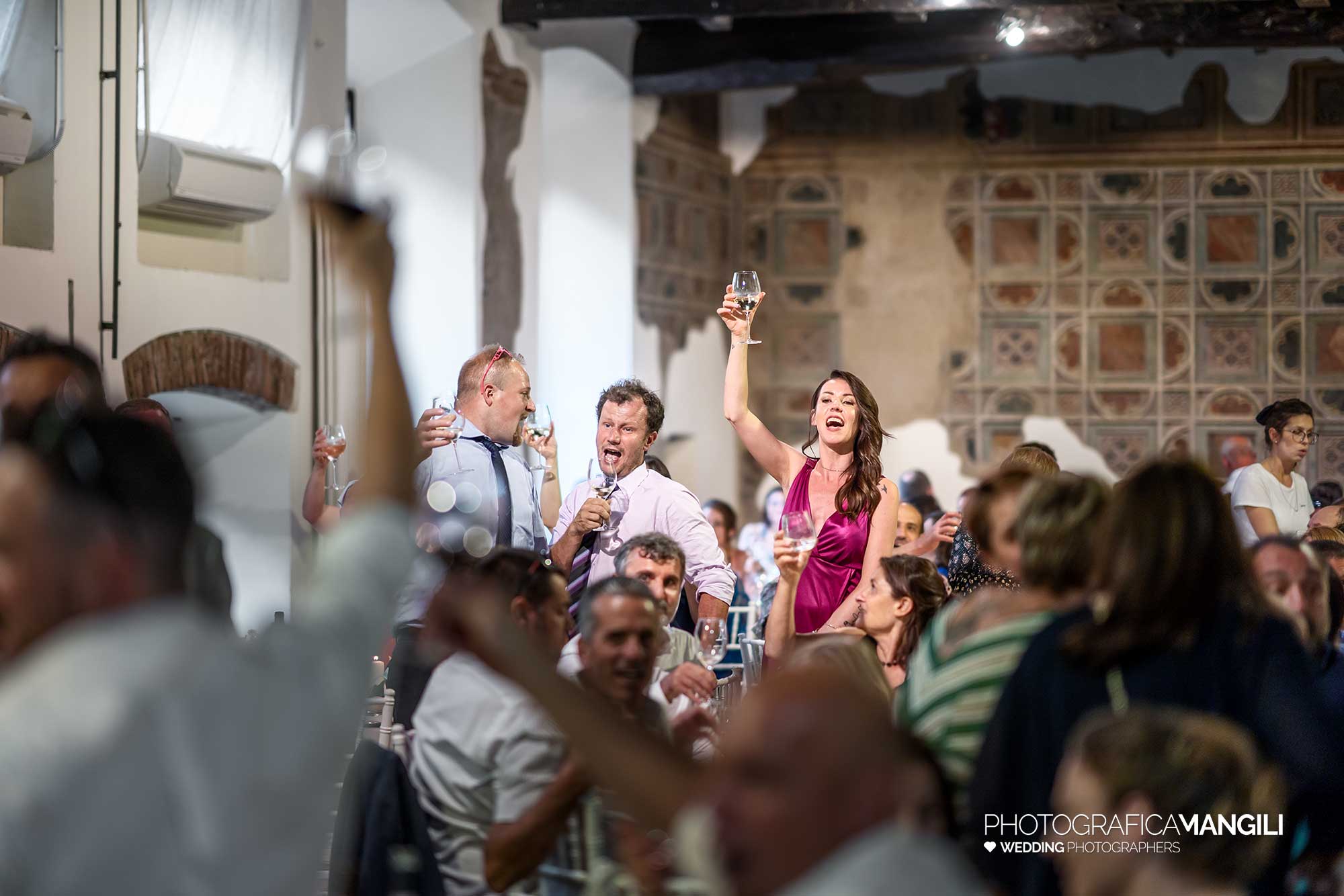 039 fotografo matrimonio reportage wedding festa brindisi amici sposi sposi castello di pomerio erba como 039 fotografo matrimonio reportage wedding festa brindisi amici sposi sposi castello di pomerio erba como