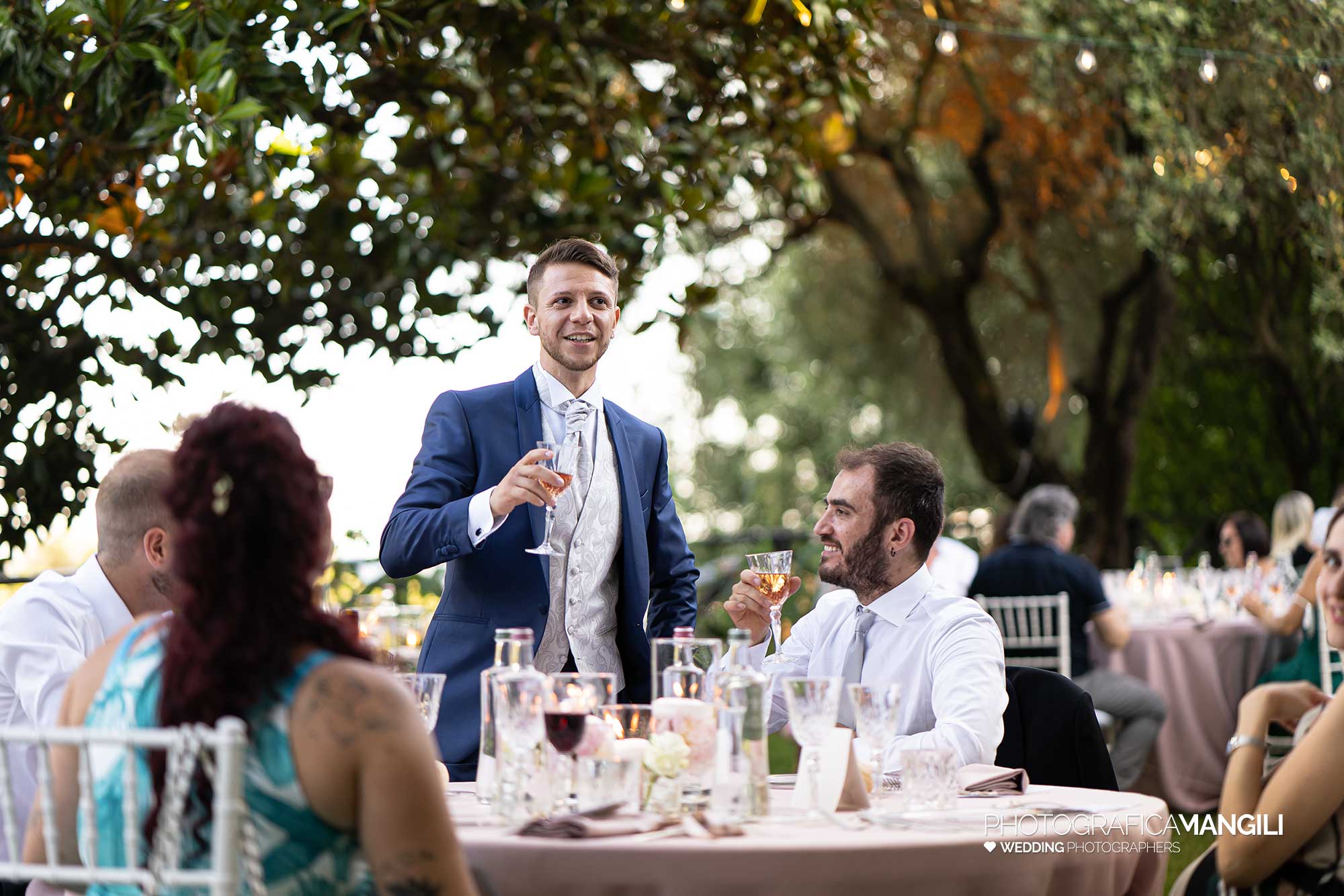 041 fotografo matrimonio reportage wedding sposi brindisi amici castello rossino calolziocorte lago como lecco 041 fotografo matrimonio reportage wedding sposi brindisi amici castello rossino calolziocorte lago como lecco