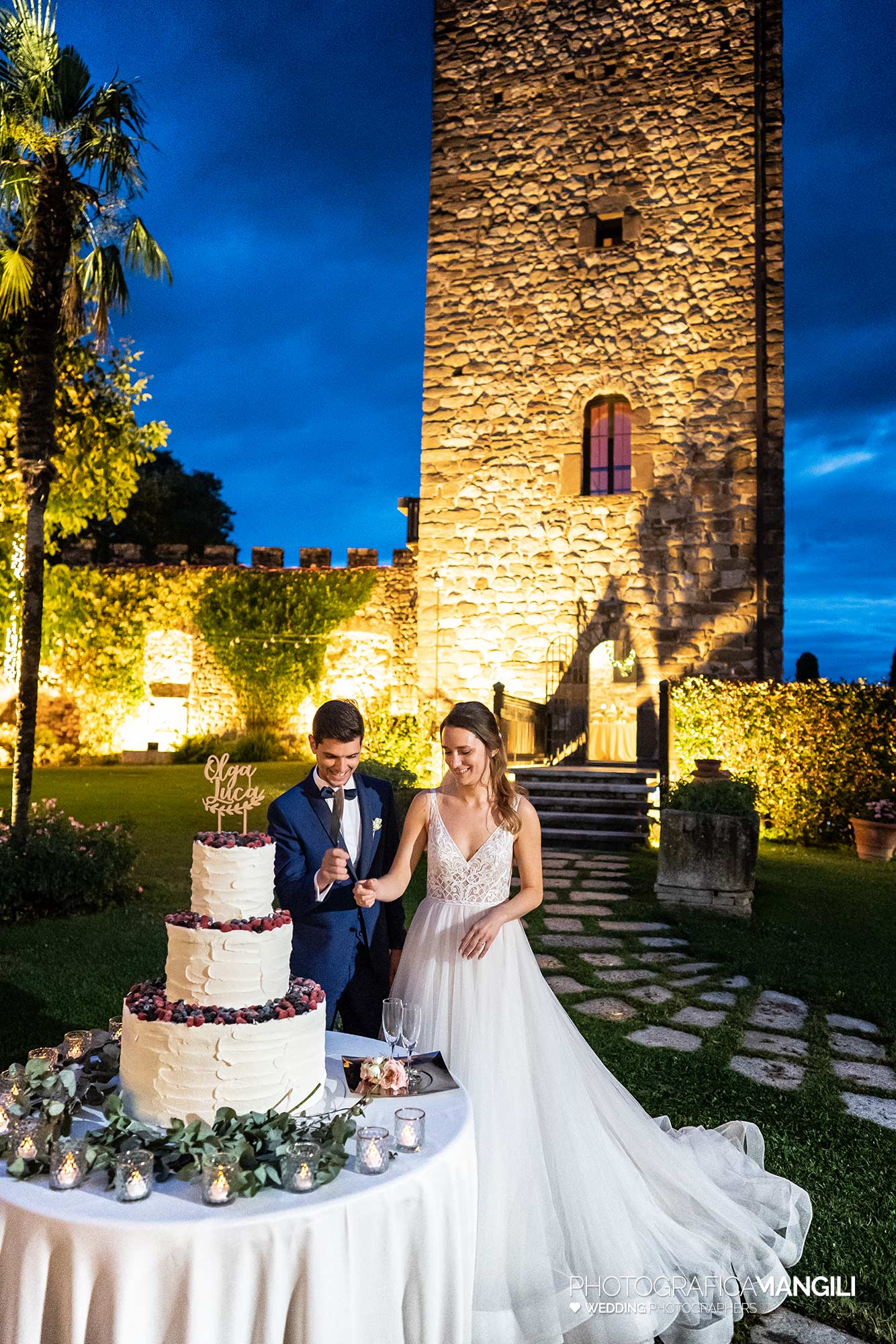 043 fotografo matrimonio reportage wedding ritratto sposi taglio torta castello rossino calolziocorte lago como lecco 043 fotografo matrimonio reportage wedding ritratto sposi taglio torta castello rossino calolziocorte lago como lecco